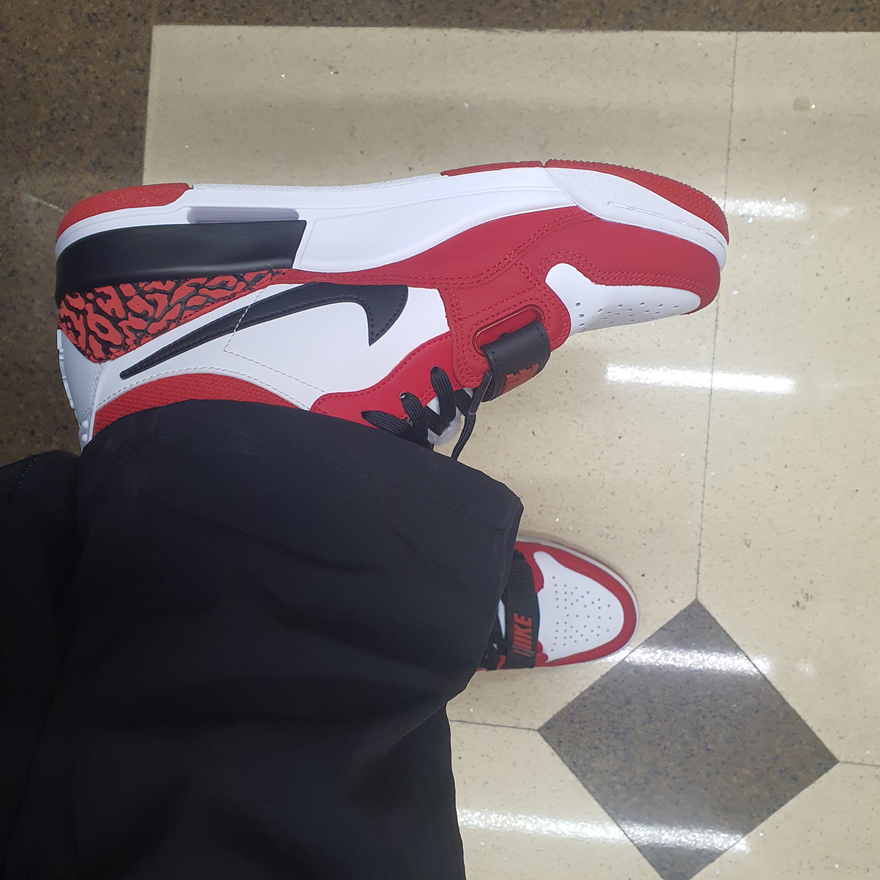 Jordan Legacy 312 Low Chicago 2022 착용 스타일 - 3