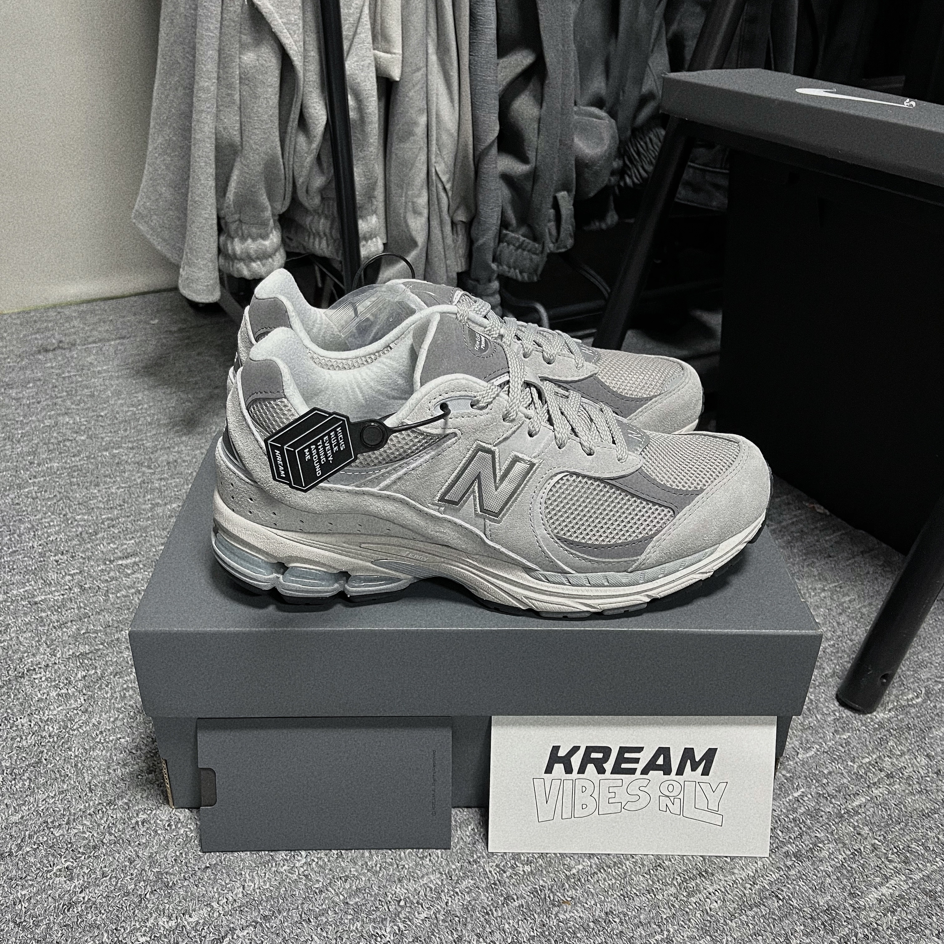 New Balance 2002R T2 Gray 착용 스타일