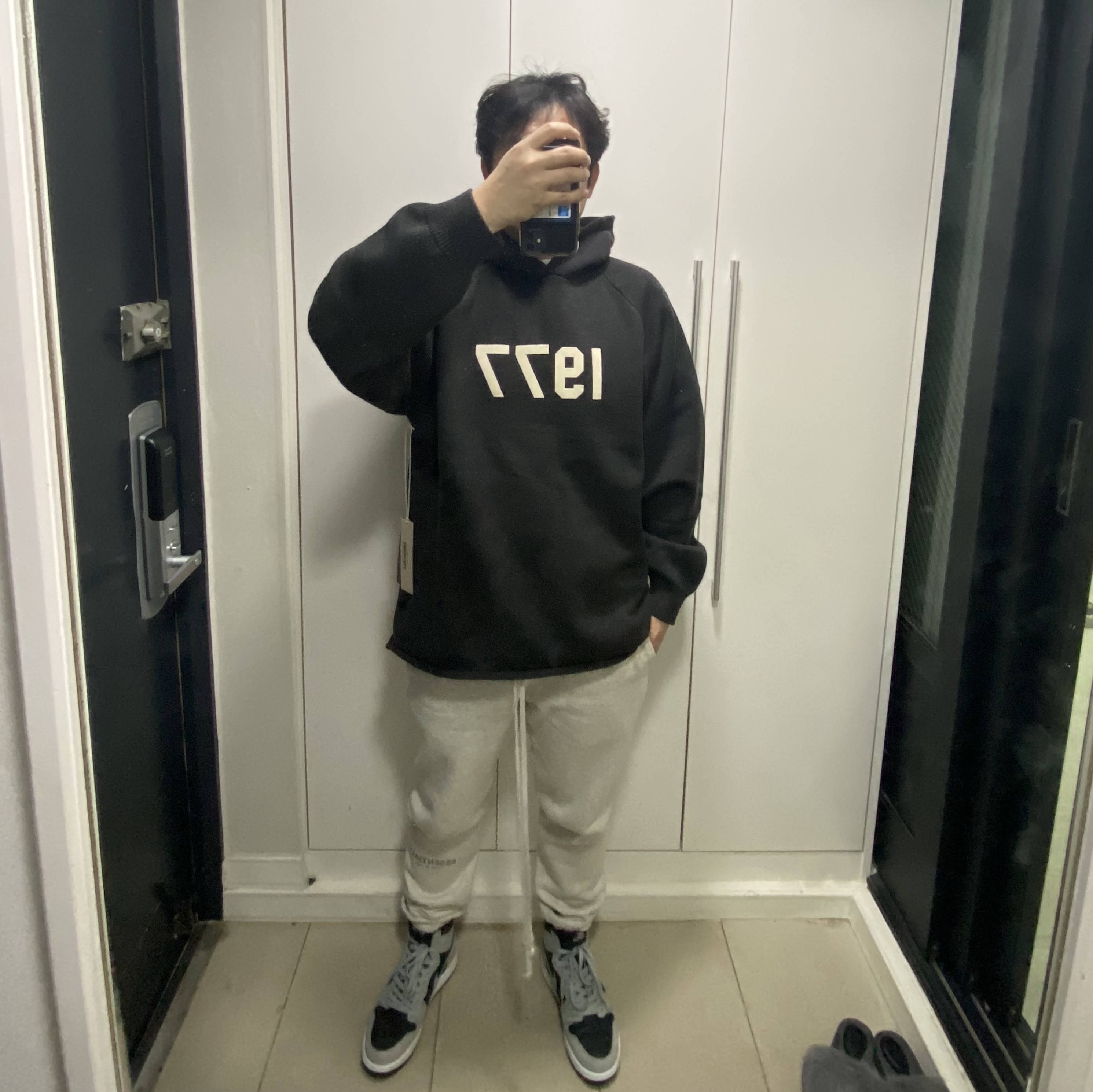 Essentials 1977 Knit Hoodie Iron - 22SS, Essentials The Core Collection Sweatpants Oatmeal 착용 스타일 - 1