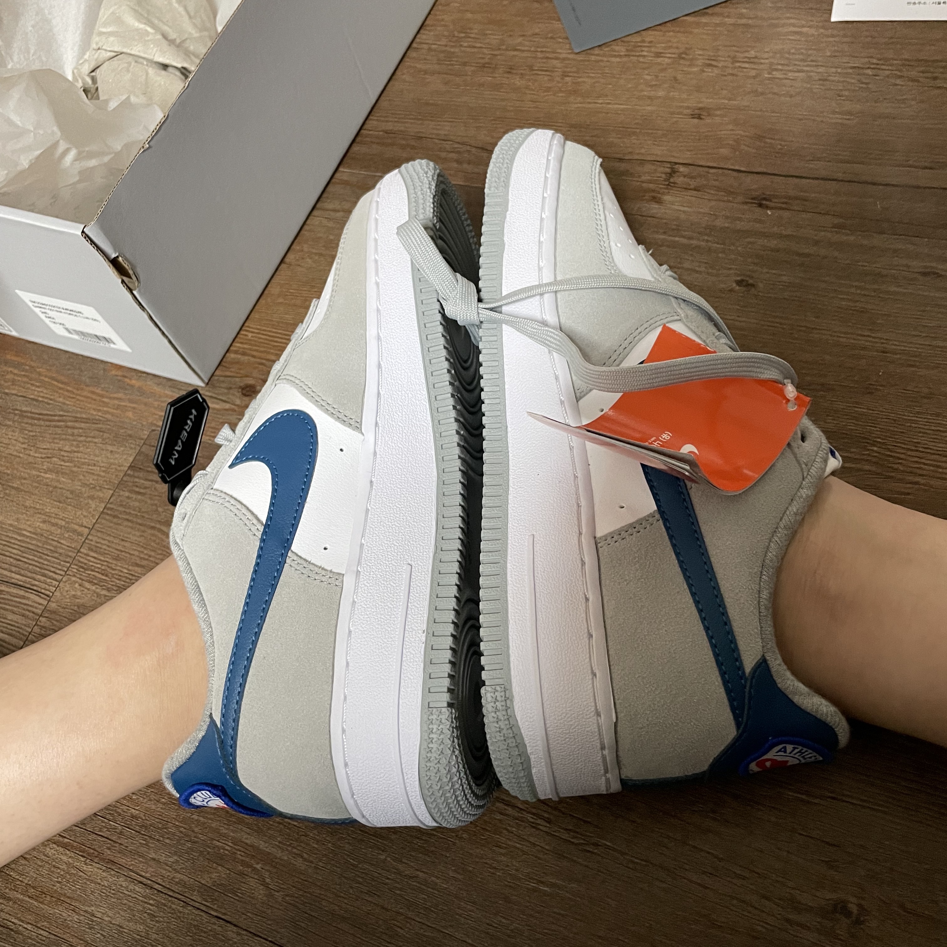 Nike Air Force 1 '07 LV8 Athletic Club Light Smoke Grey Marina 착용 스타일