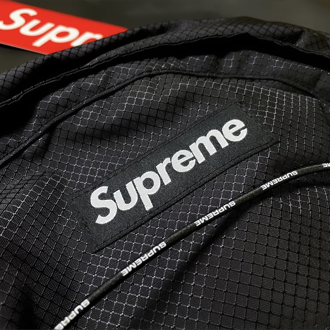 Supreme Backpack Black - 22SS 착용 스타일