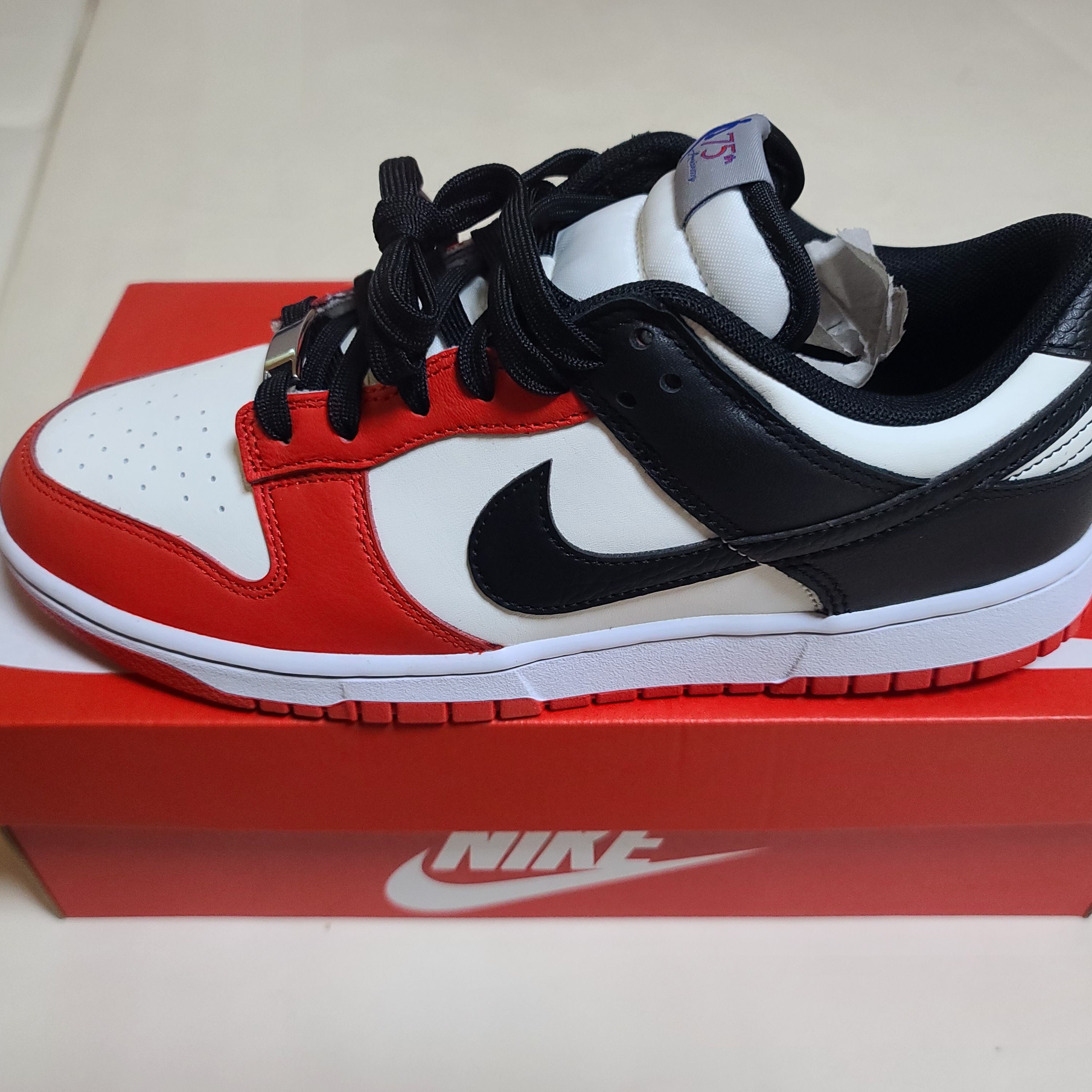Nike x NBA Dunk Low Retro EMB Black and Chile Red, Nike Dunk Low Retro Black 착용 스타일 - 2