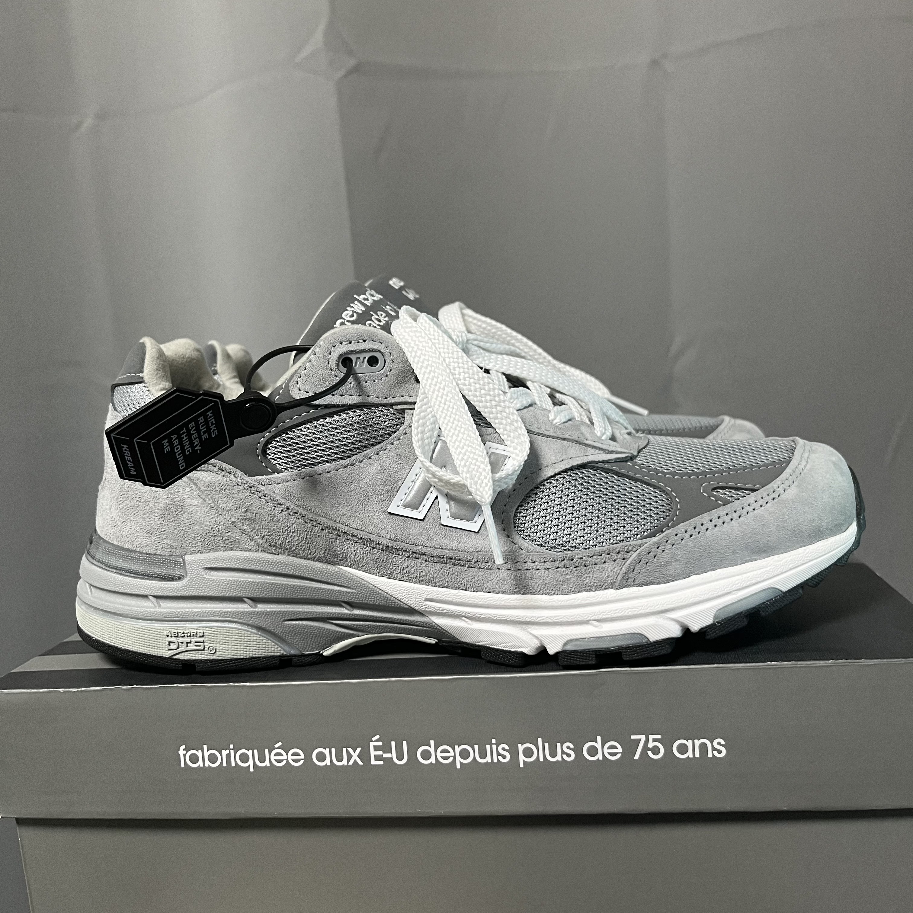 New Balance 993 Made in USA Grey - 2E Wide 착용 스타일 - 2