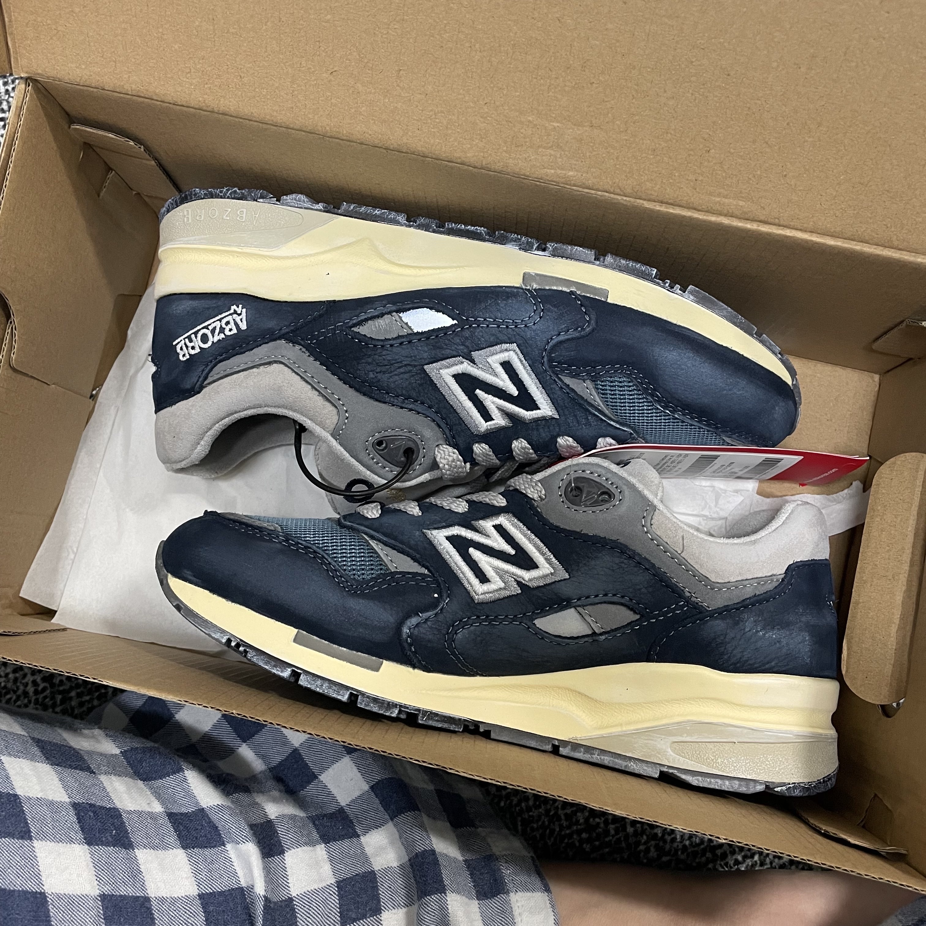 New Balance 1600 Premium Vintage Navy 착용 스타일 - 1