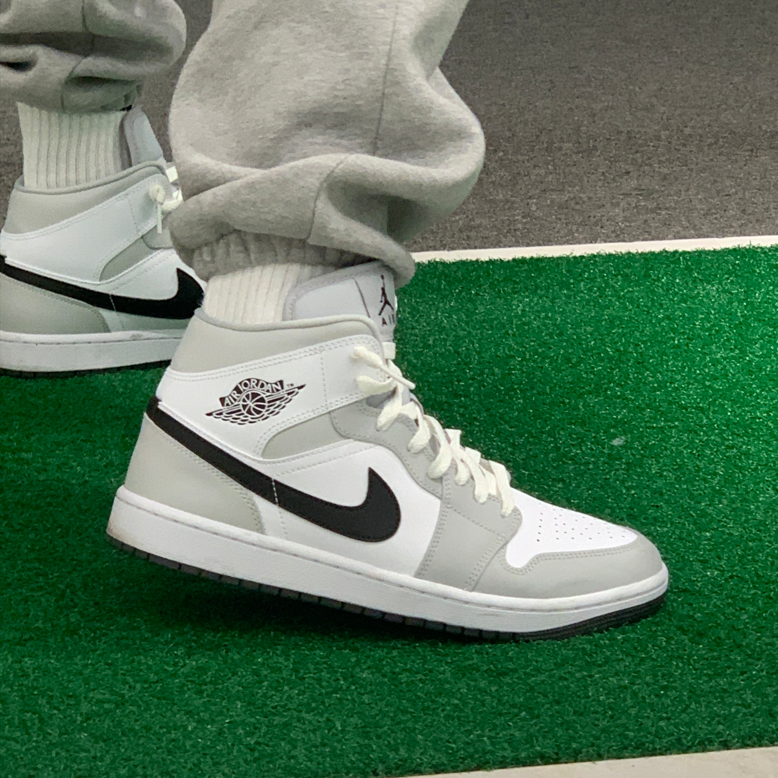 (W) Jordan 1 Mid Grey Fog 착용 스타일