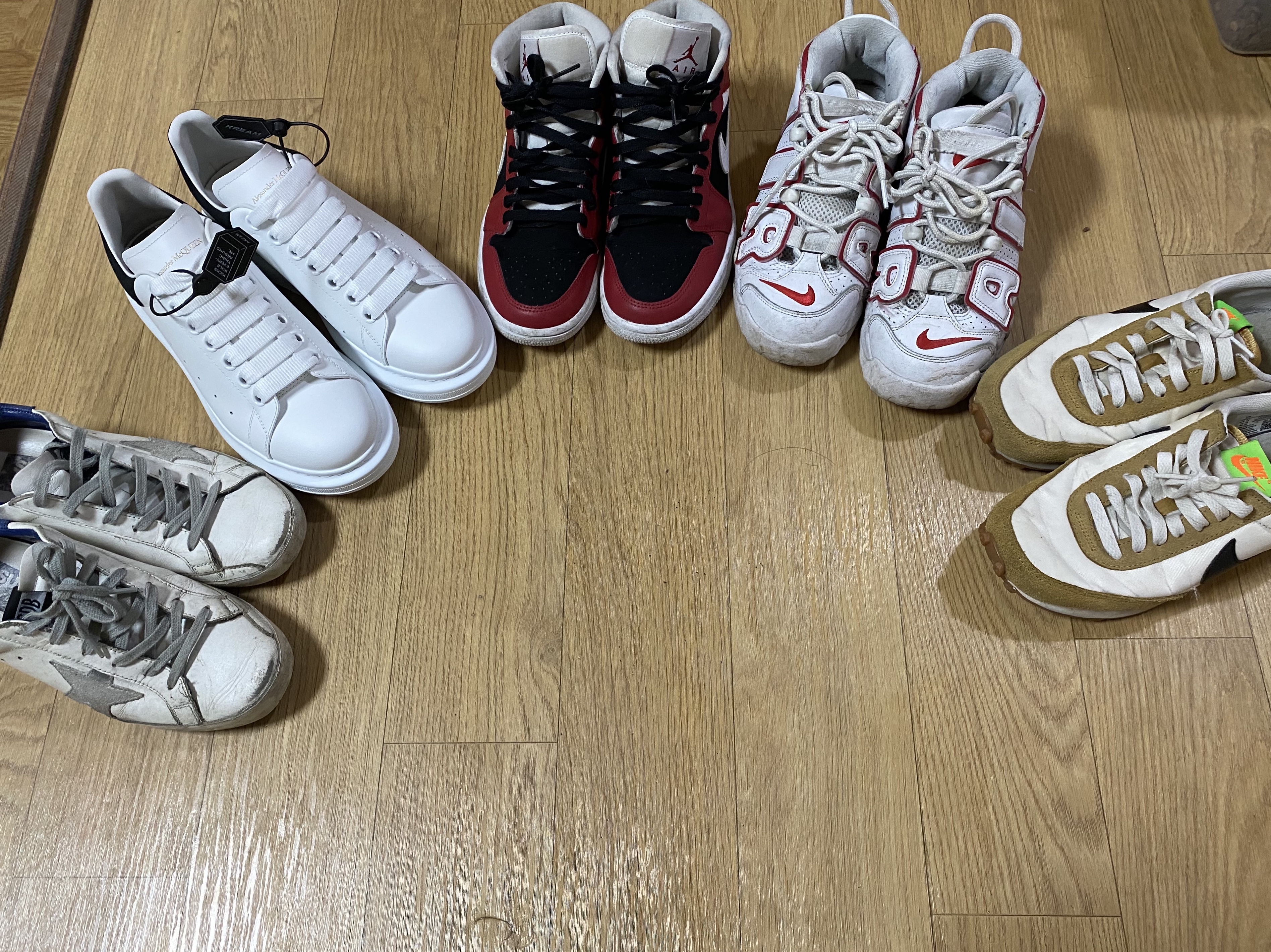Golden Goose Superstar White Blue Heel Tab Sneakers, (W) Alexander McQueen Oversized Sneakers White Black 착용 스타일