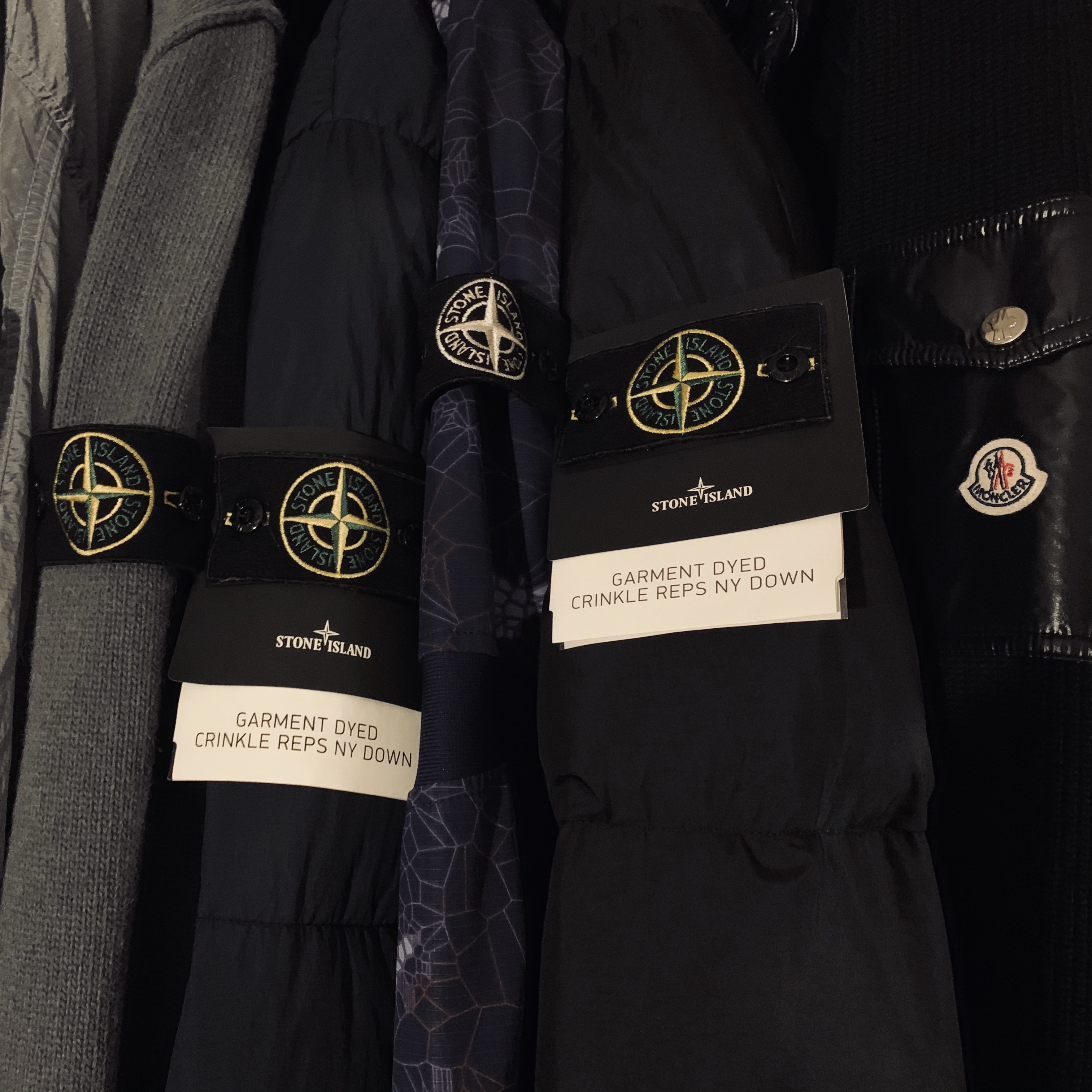Stone Island 63051 Crewneck Sweatshirt Black - 22SS, Stone Island 40223 Garment Dyed Crinkle Reps Down Jacket Black - 21FW 착용 스타일