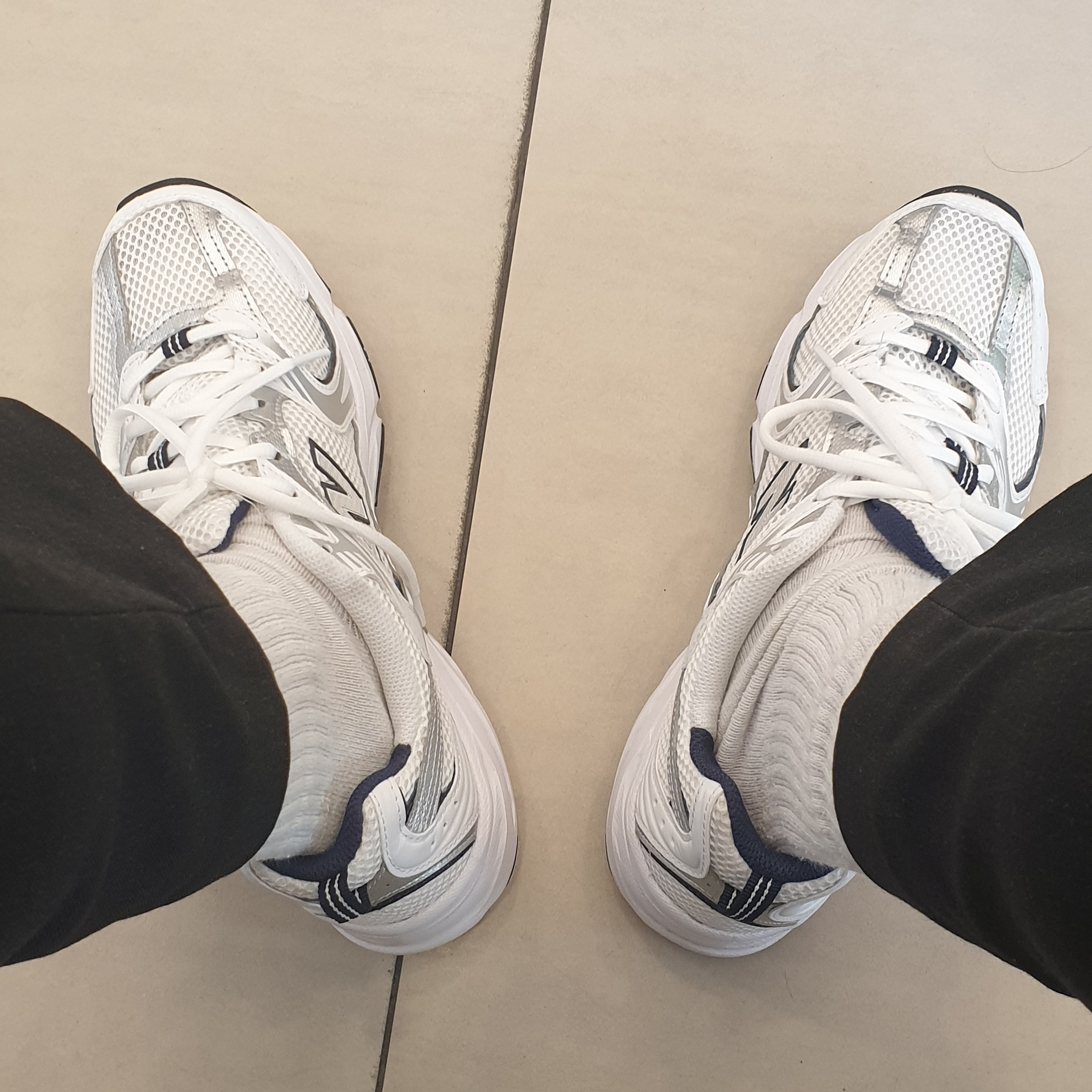 New Balance 530 White 착용 스타일
