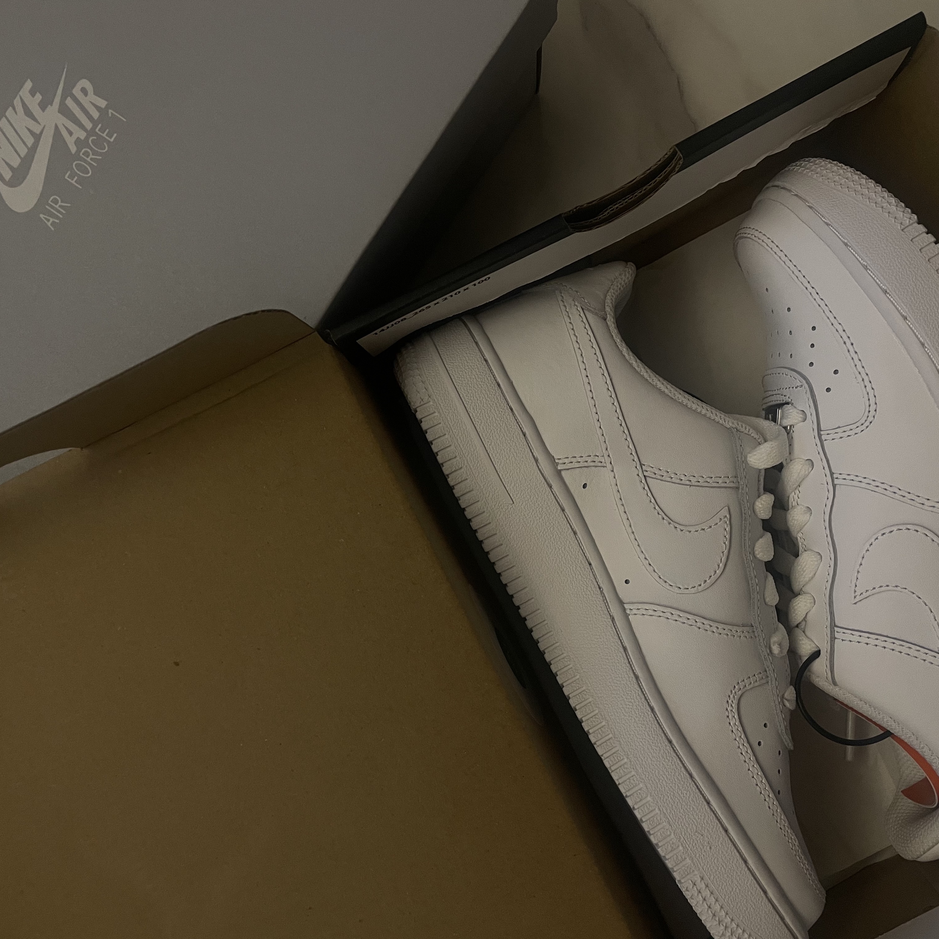 (GS) Nike Air Force 1 LE White 착용 스타일