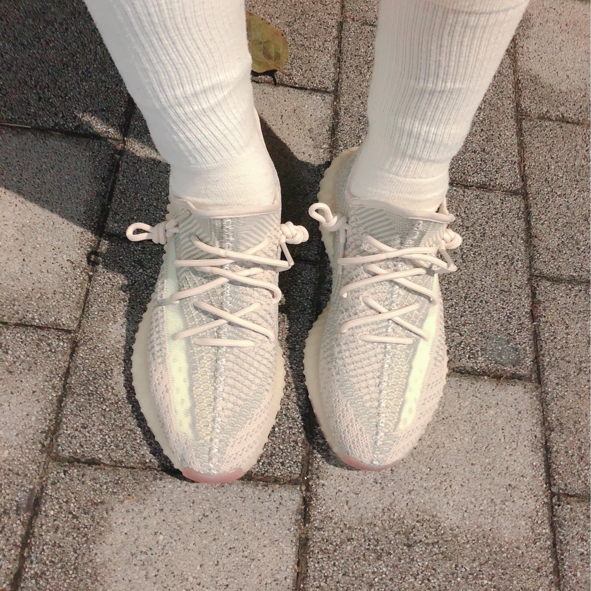 Adidas Yeezy Boost 350 V2 Citrin - Non-Reflective 착용 스타일