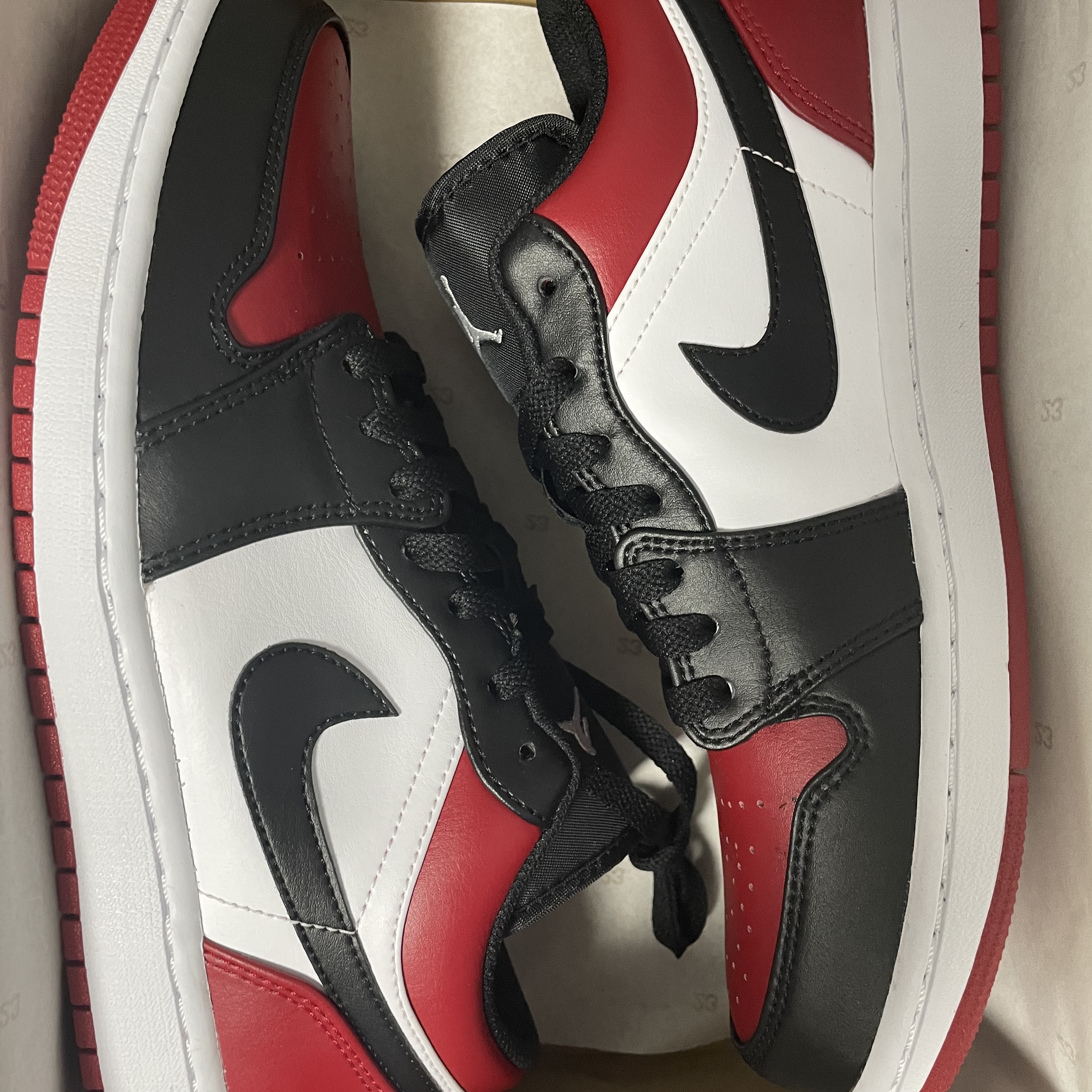 Jordan 1 Mid SE Diamond, Jordan 1 Low Bred Toe 착용 스타일 - 2