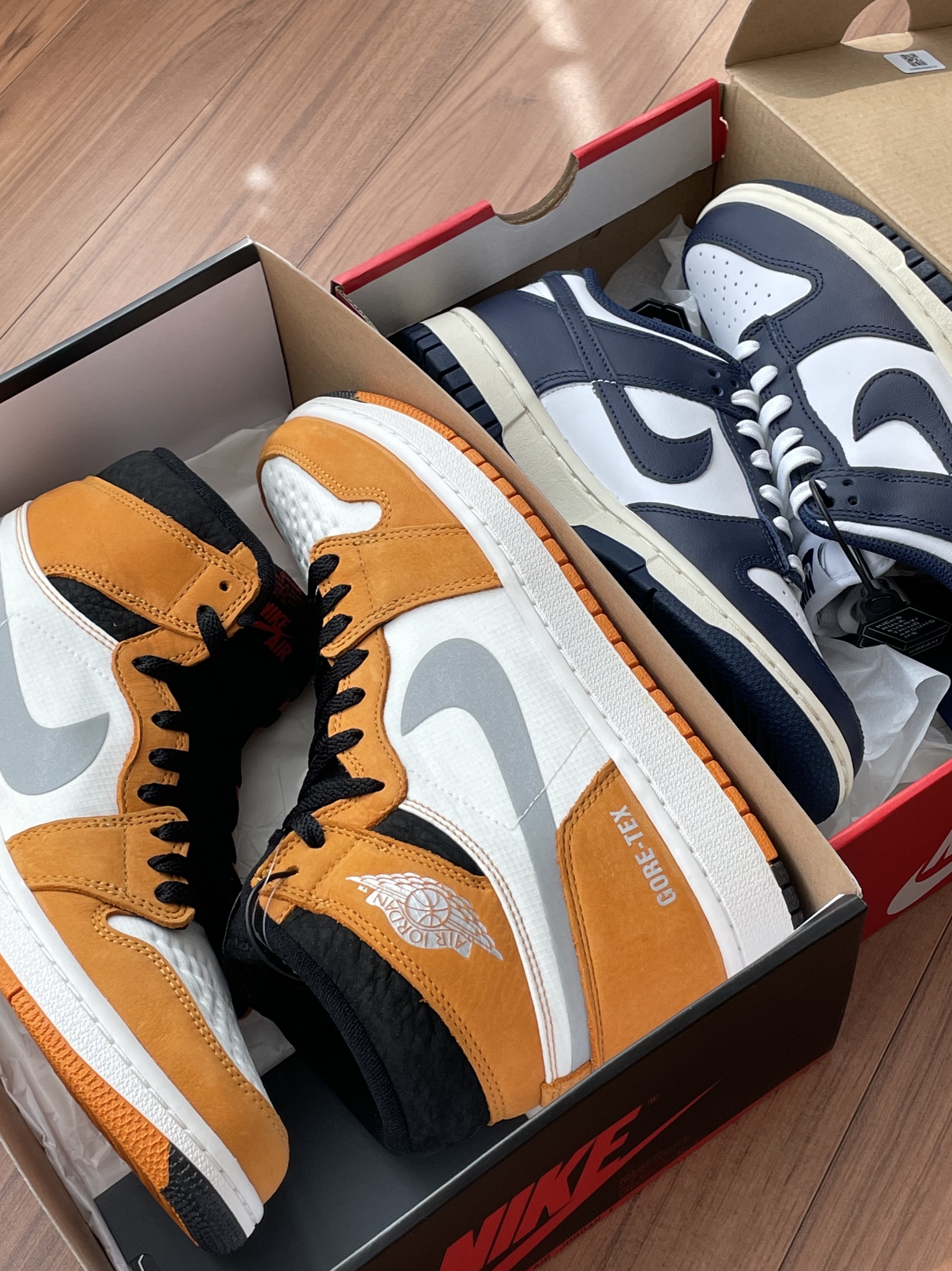 Jordan 1 Element Gore-Tex Light Curry, (W) Nike Dunk Low Vintage Midnight Navy 착용 스타일