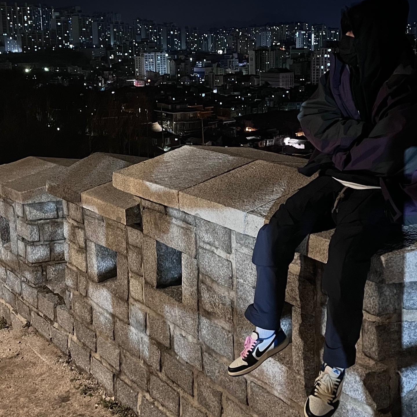 Jordan 1 x Travis Scott x Fragment Retro Low OG SP Military Blue, IAB Studio Woven Hoodie Black 착용 스타일 - 2
