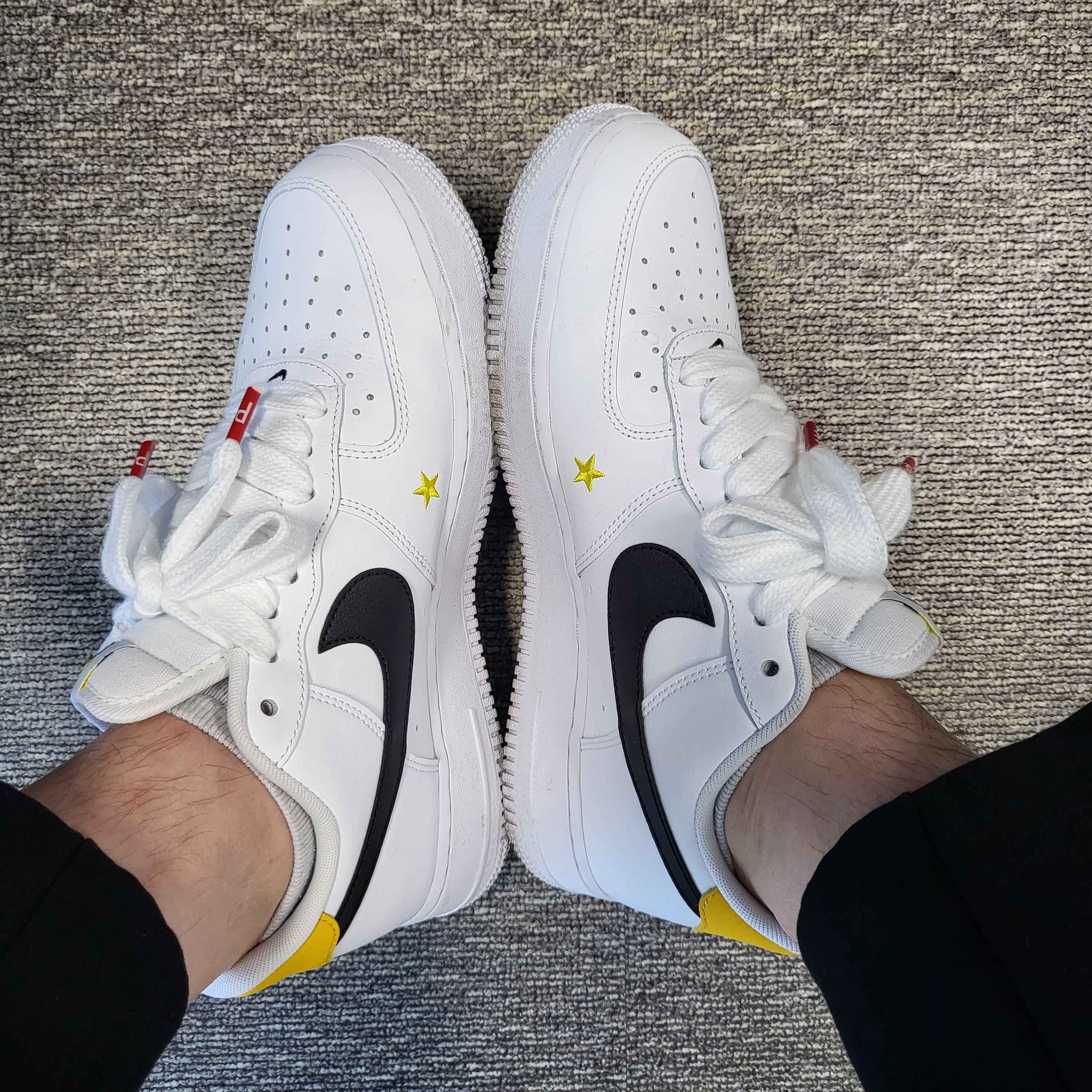 Nike Air Force 1 '07 LV8 2 Have a Nike Day 착용 스타일