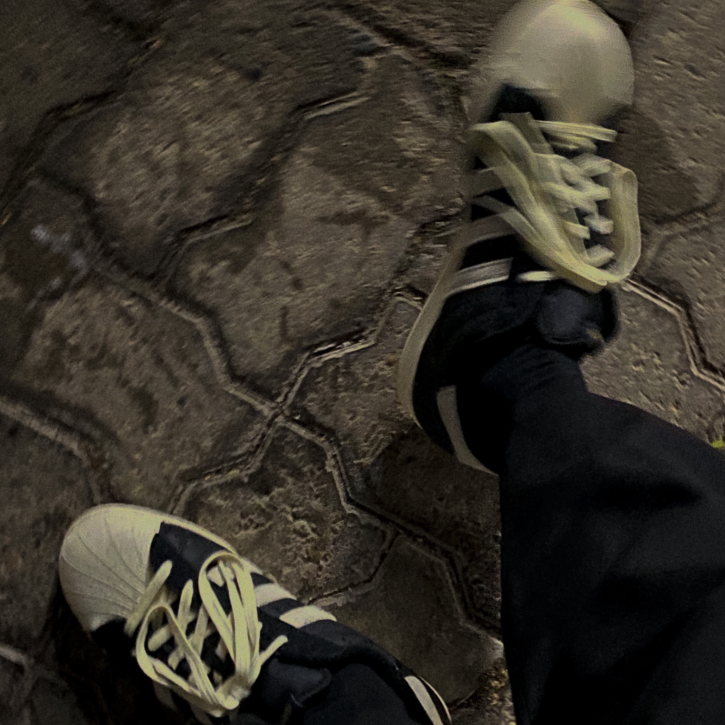 Adidas Superstar 82 Black White 착용 스타일 - 3