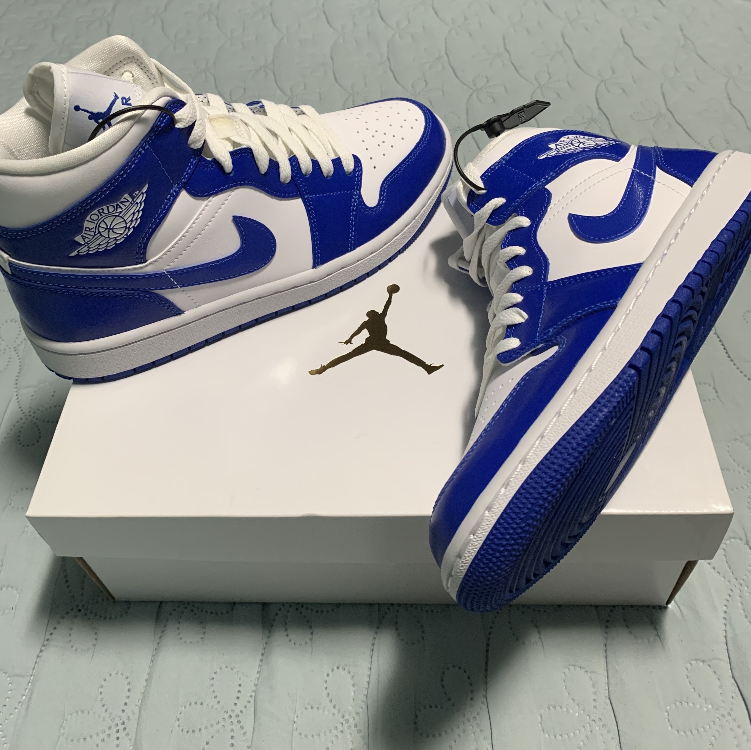 (W) Jordan 1 Mid White Hyper Royal 착용 스타일