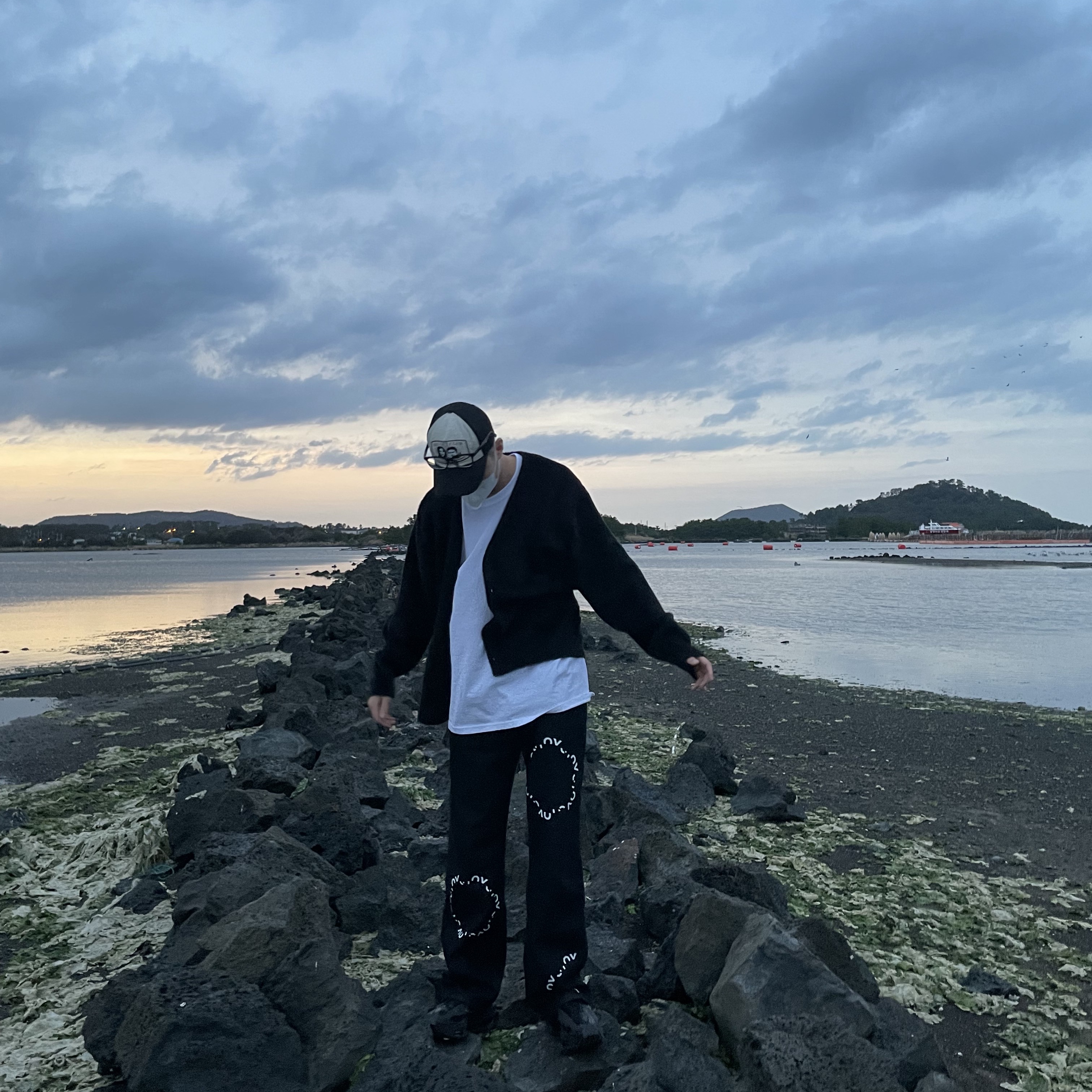 Nike x Matthew M Williams Zoom 004 Triple Black, Stussy Shaggy Cardigan Black 착용 스타일