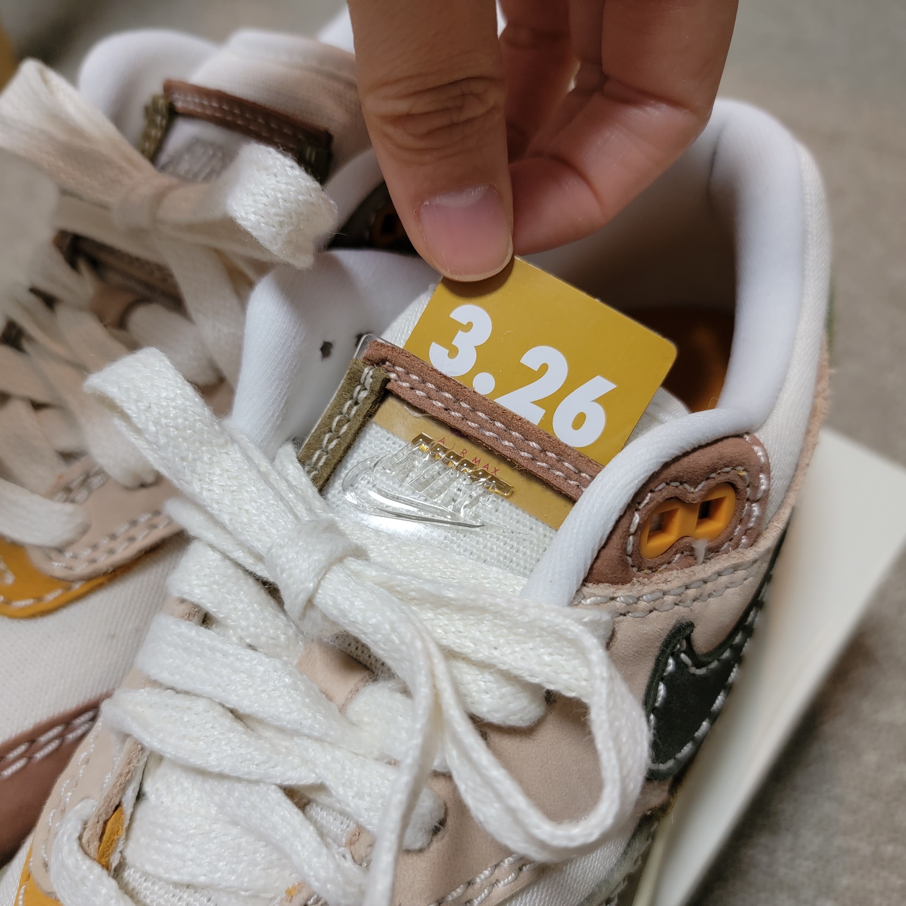 (W) Nike Air Max 1 Premium Wabisabi 착용 스타일 - 3