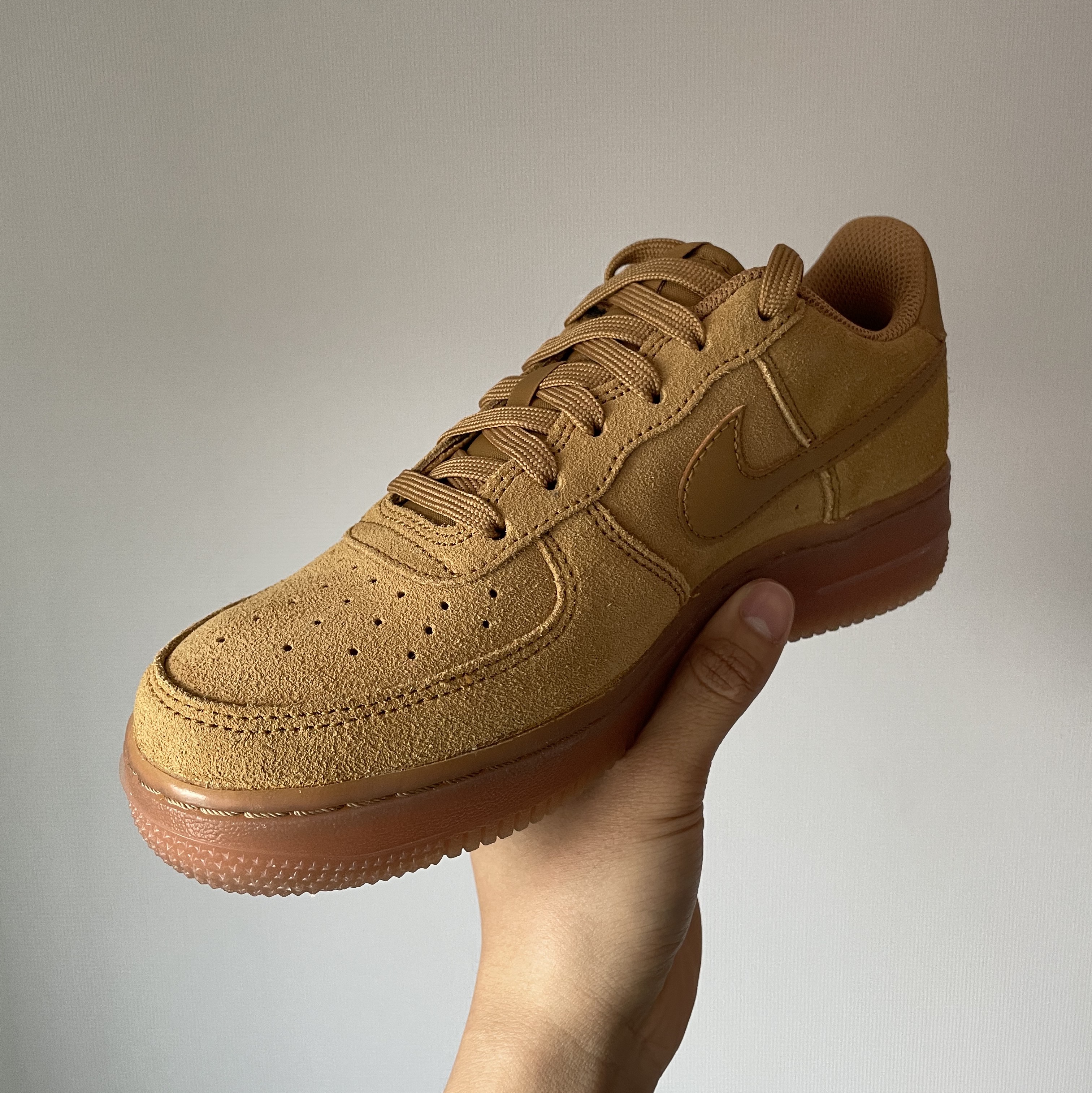 (GS) Nike Air Force 1 LV8 3 Wheat 착용 스타일
