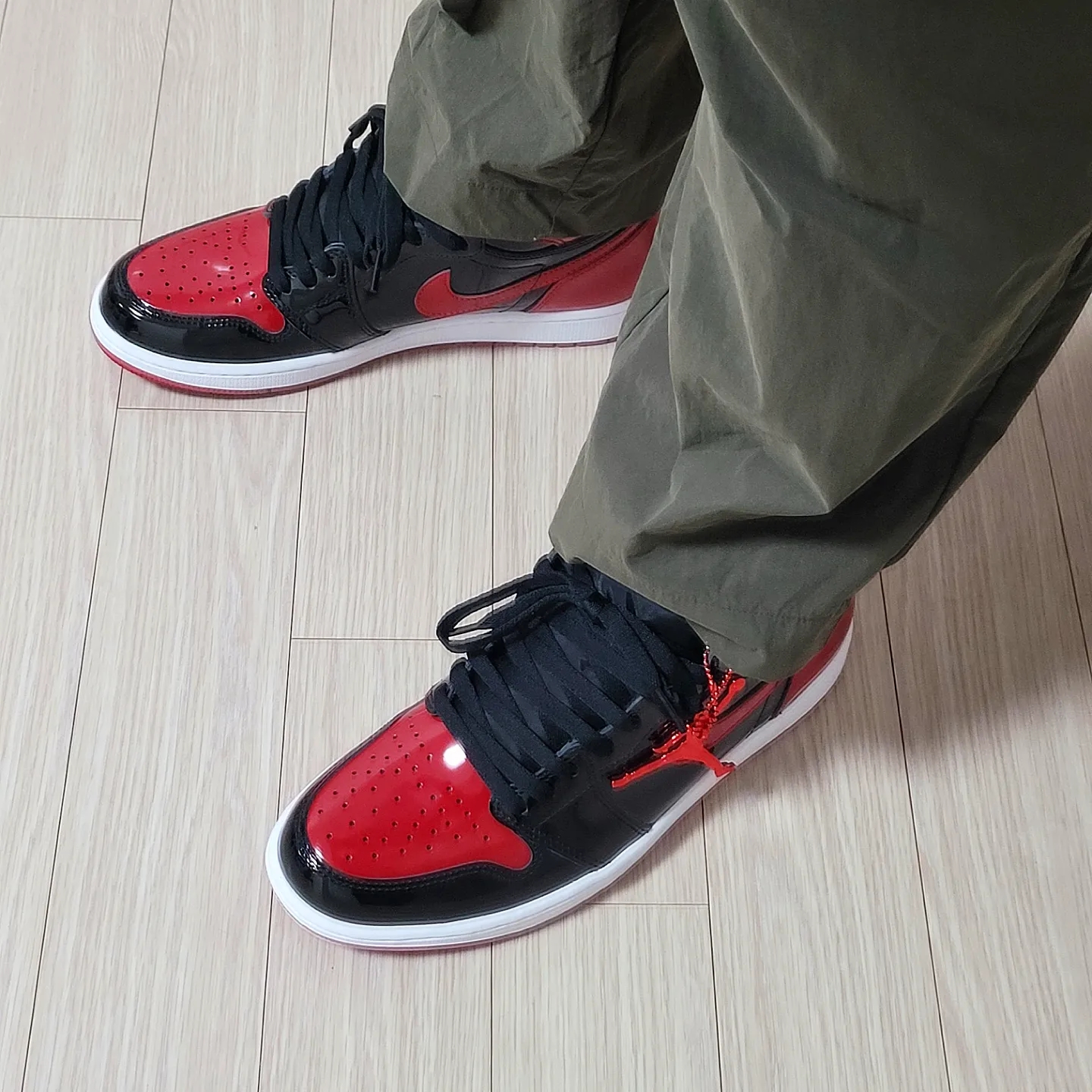 Jordan 1 Retro High OG Patent Bred 착용 스타일 - 2