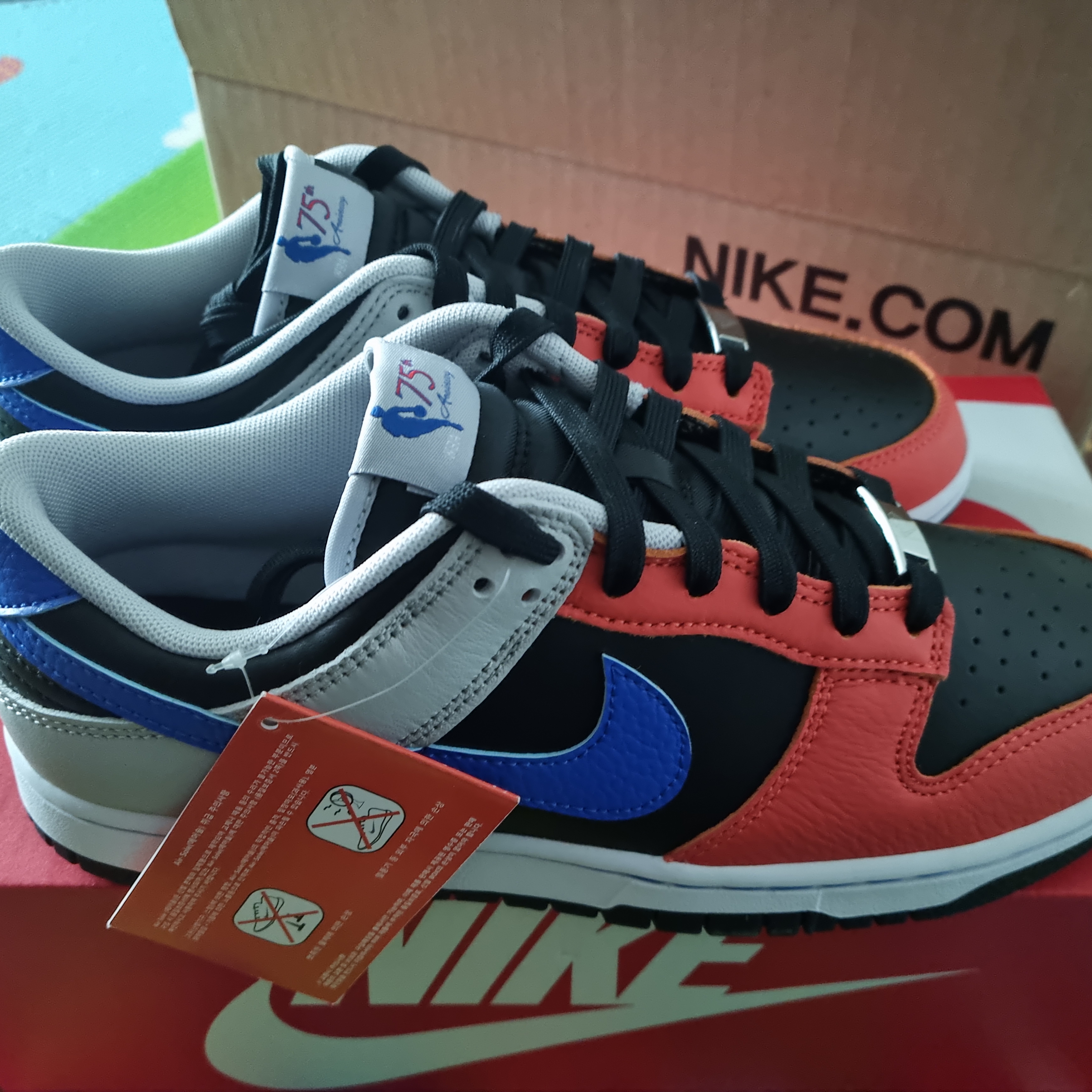 Nike x NBA Dunk Low Retro EMB Racer Blue and Orange 착용 스타일 - 3