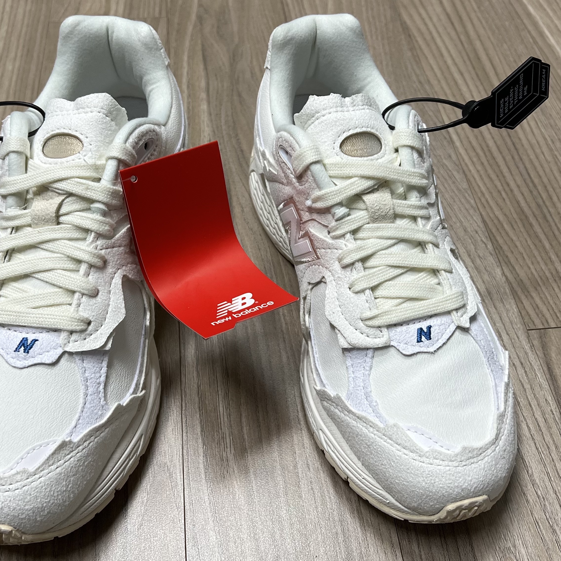 New Balance 2002R Protection Pack Sea Salt 착용 스타일