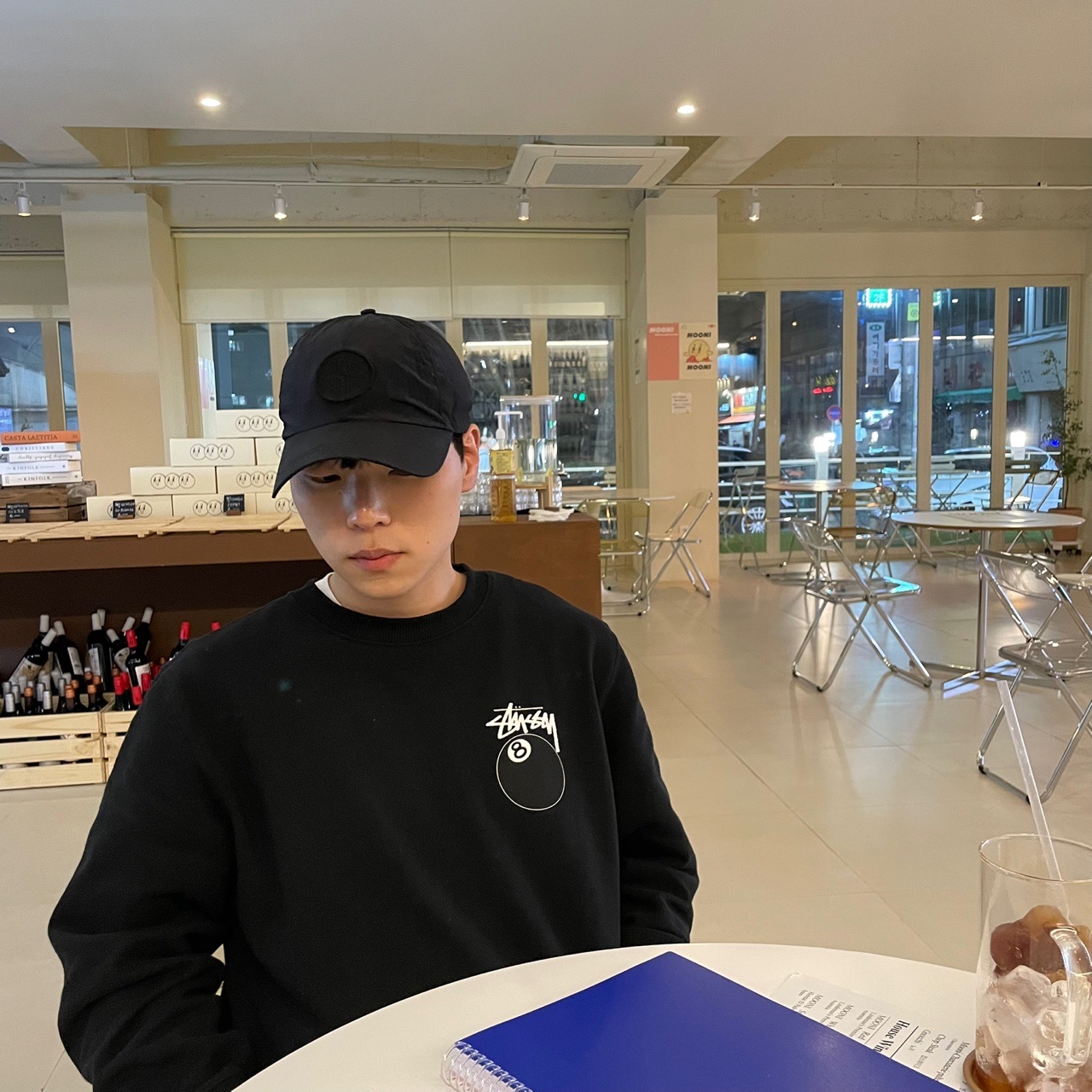 Stussy 8 Ball Crew Black - 21FW 착용 스타일
