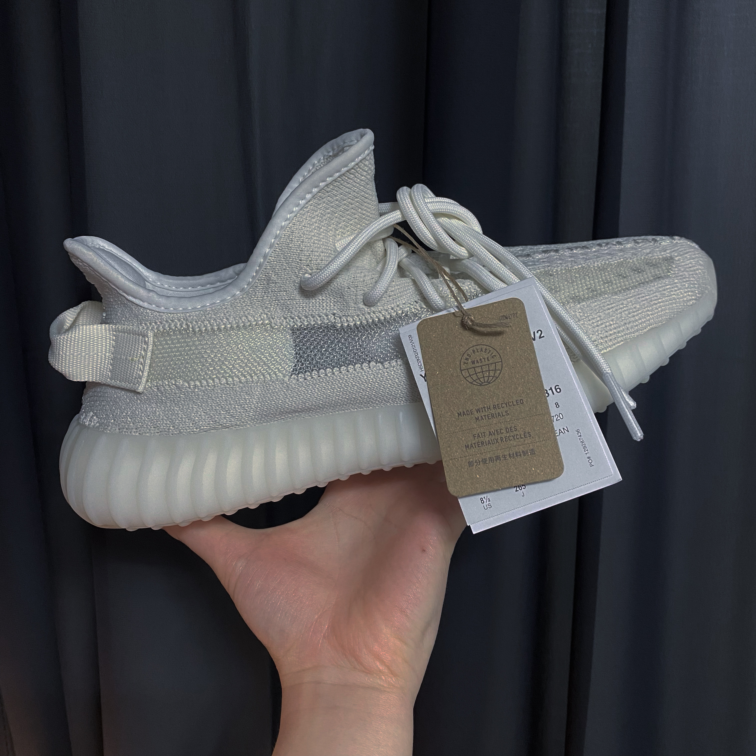Adidas Yeezy Boost 350 V2 Bone 착용 스타일