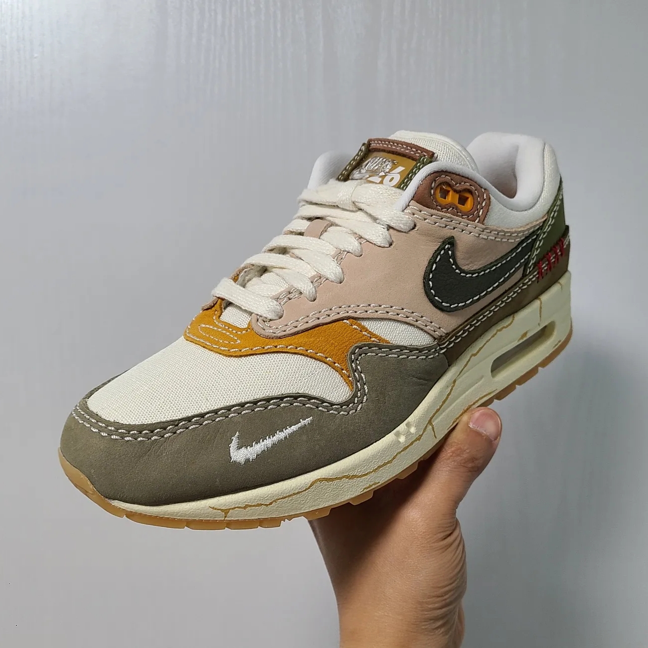 (W) Nike Air Max 1 Premium Wabisabi 착용 스타일 - 1