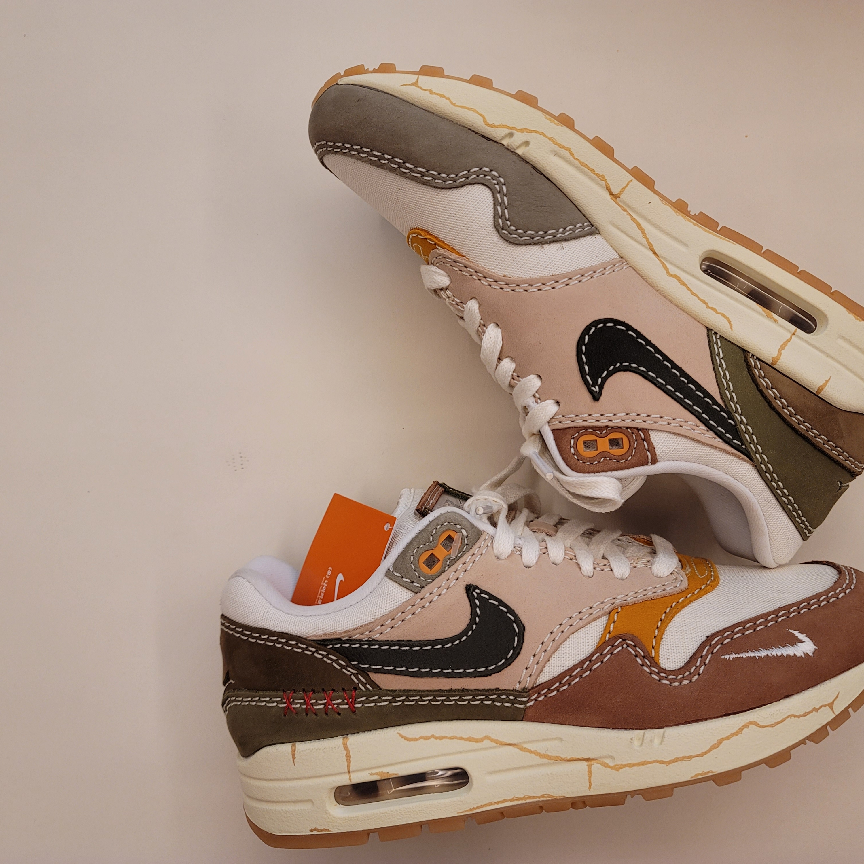 (W) Nike Air Max 1 Premium Wabisabi 착용 스타일 - 1