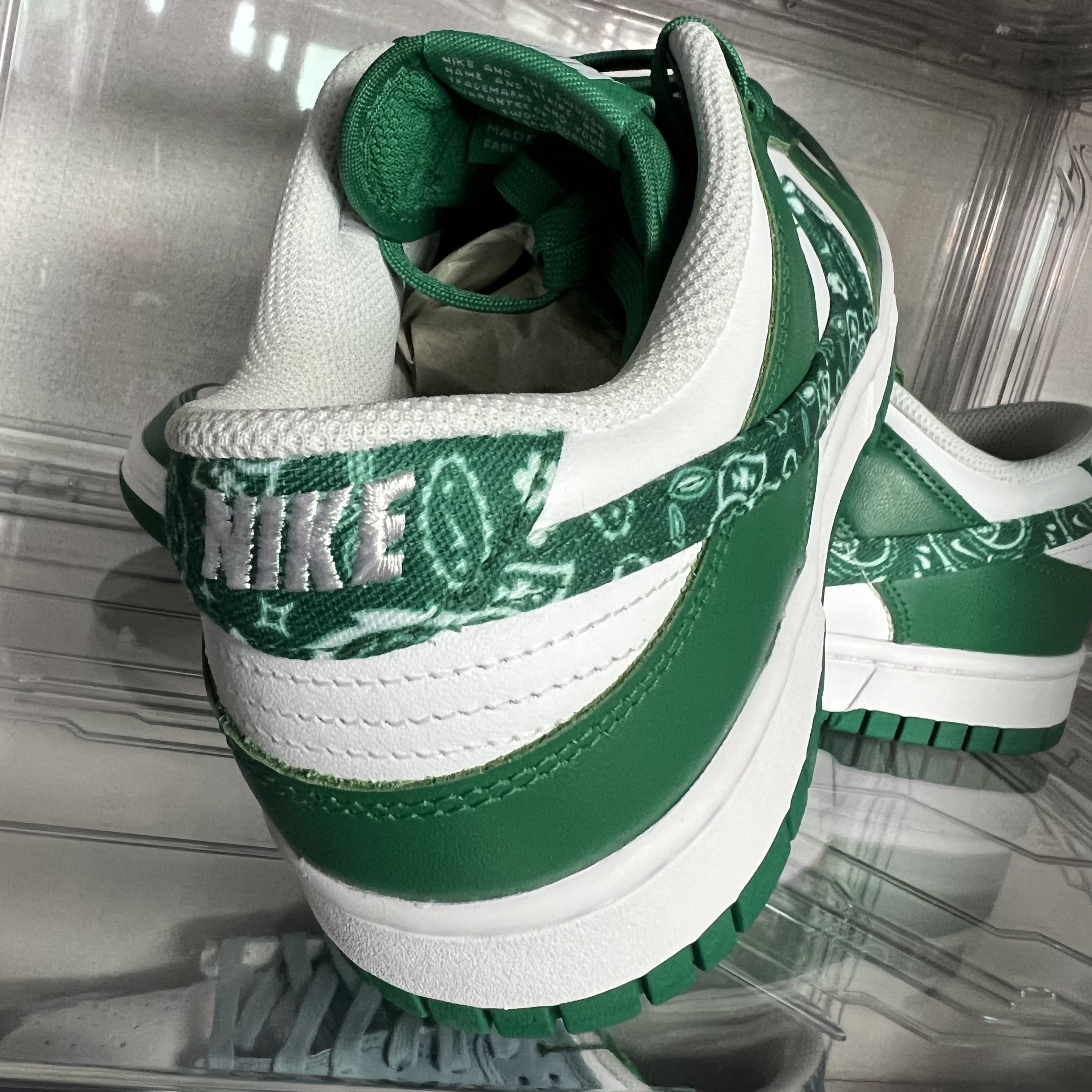 (W) Nike Dunk Low Essential Green Paisley, (W) Nike Dunk Low Essential Orange Paisley 착용 스타일 - 1