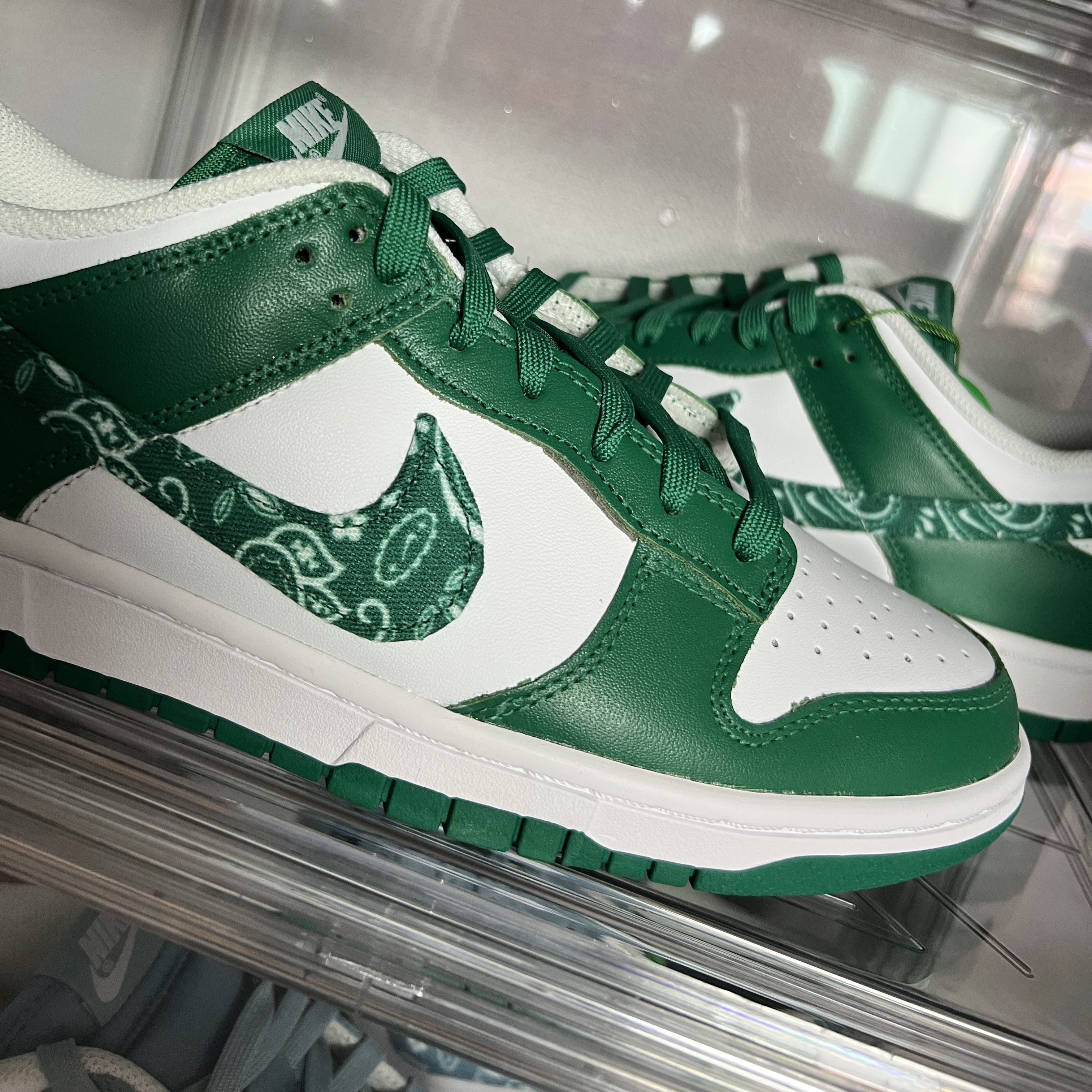 (W) Nike Dunk Low Essential Green Paisley, (W) Nike Dunk Low Essential Orange Paisley 착용 스타일 - 2