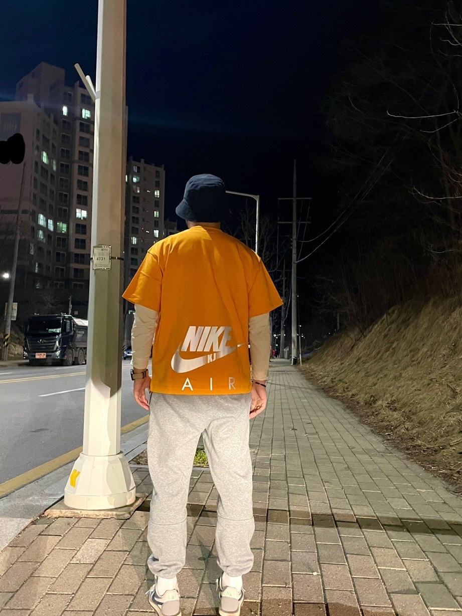 Nike x Kim Jones Oversized T-Shirt Circuit Orange - Asia, Nike x Sacai x Clot LDWaffle Cool Grey 착용 스타일 - 4