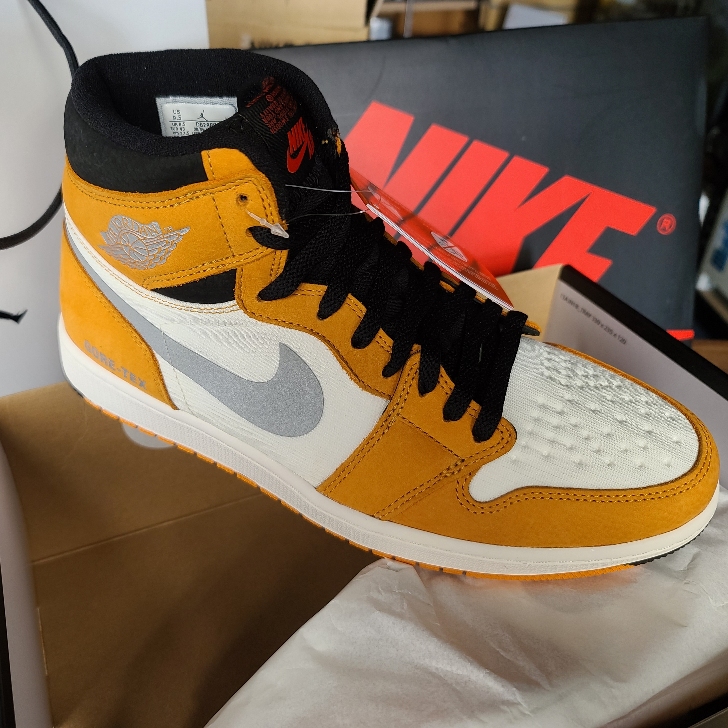 Jordan 1 Element Gore-Tex Light Curry 착용 스타일