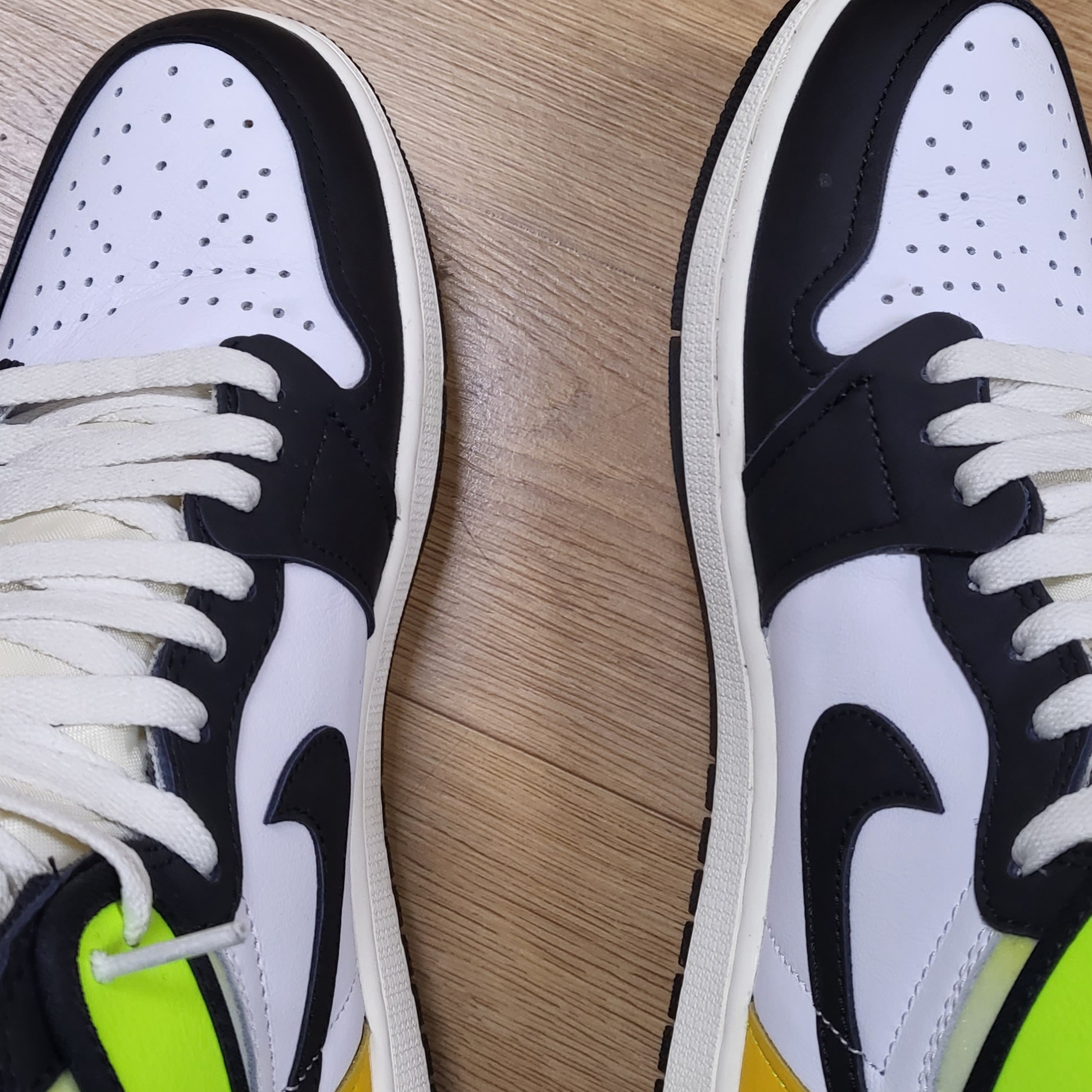 Jordan 1 Retro High OG Volt Gold 착용 스타일