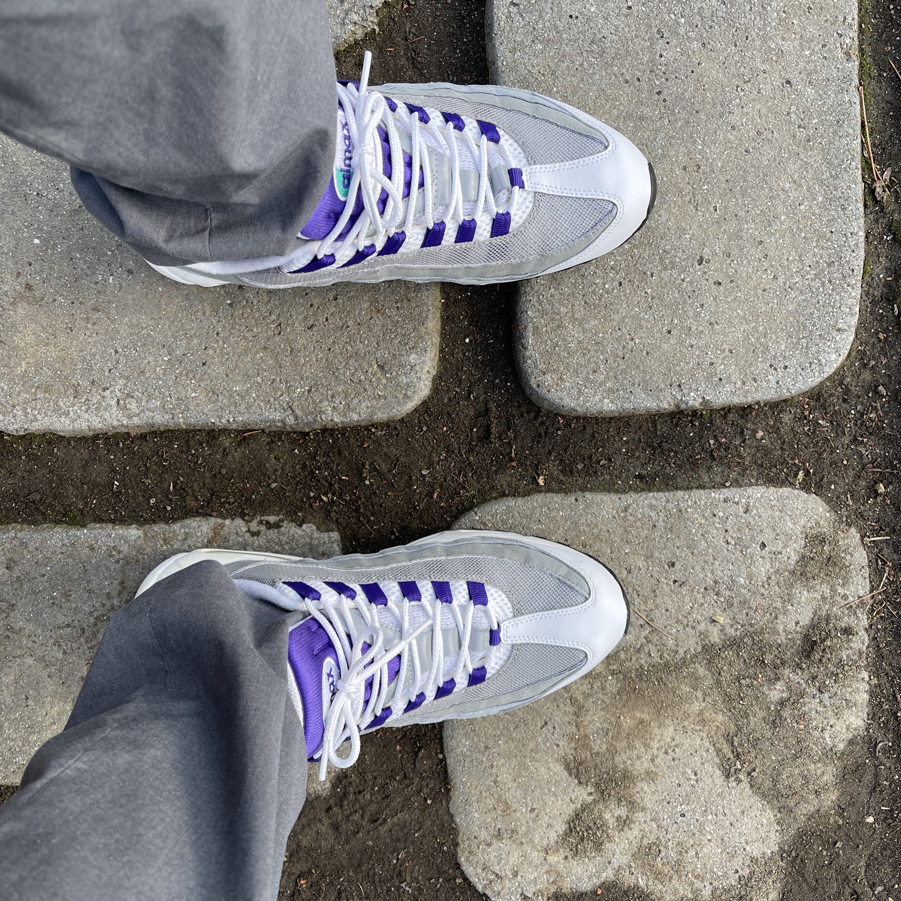 Nike Air Max 95 OG Grape 착용 스타일 - 3