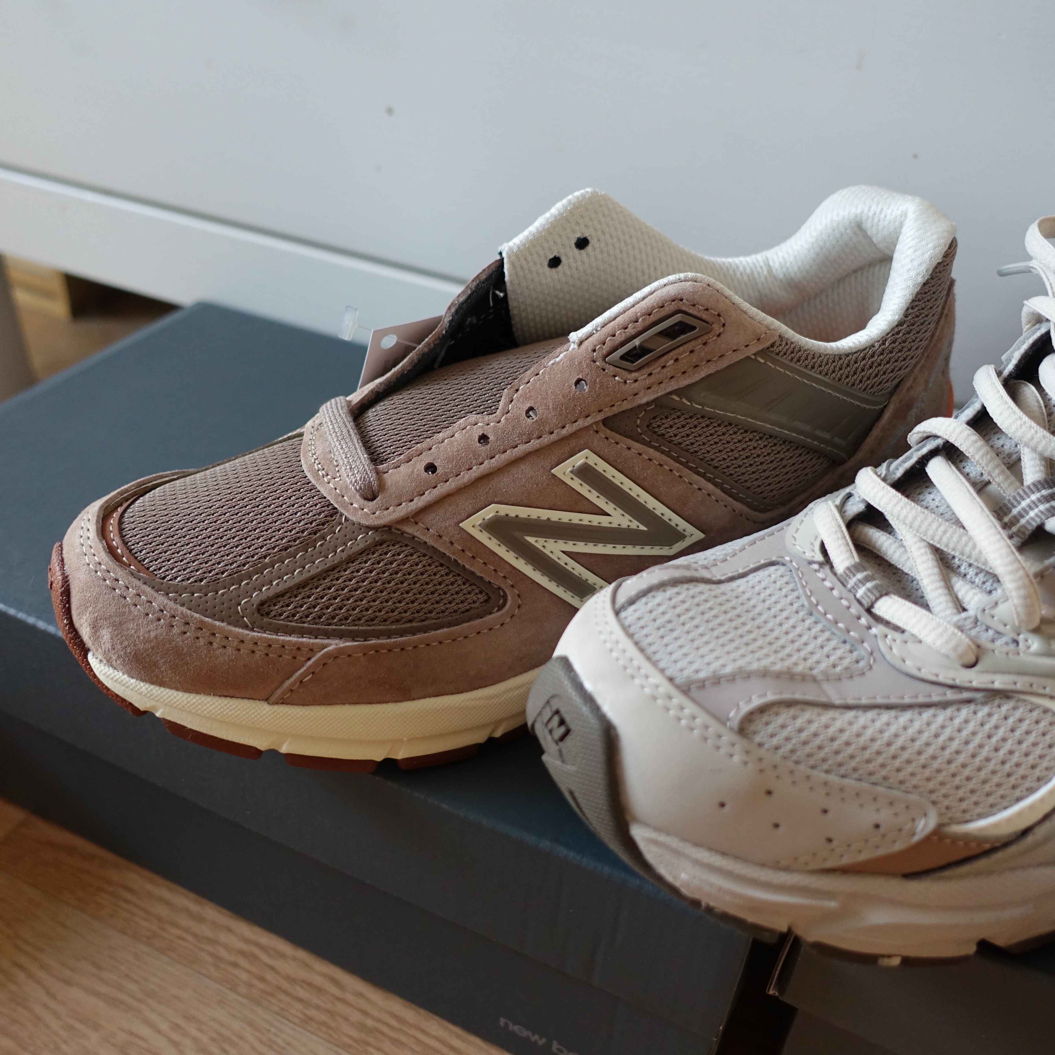 New Balance x Slow Steady Club 990v5 Made in USA Brown, New Balance 530 Mars 착용 스타일 - 4