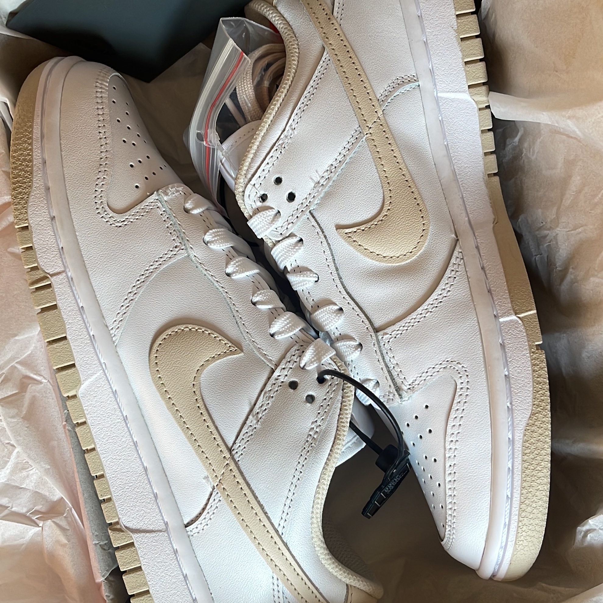 (W) Nike Dunk Low Pearl White 착용 스타일 - 2