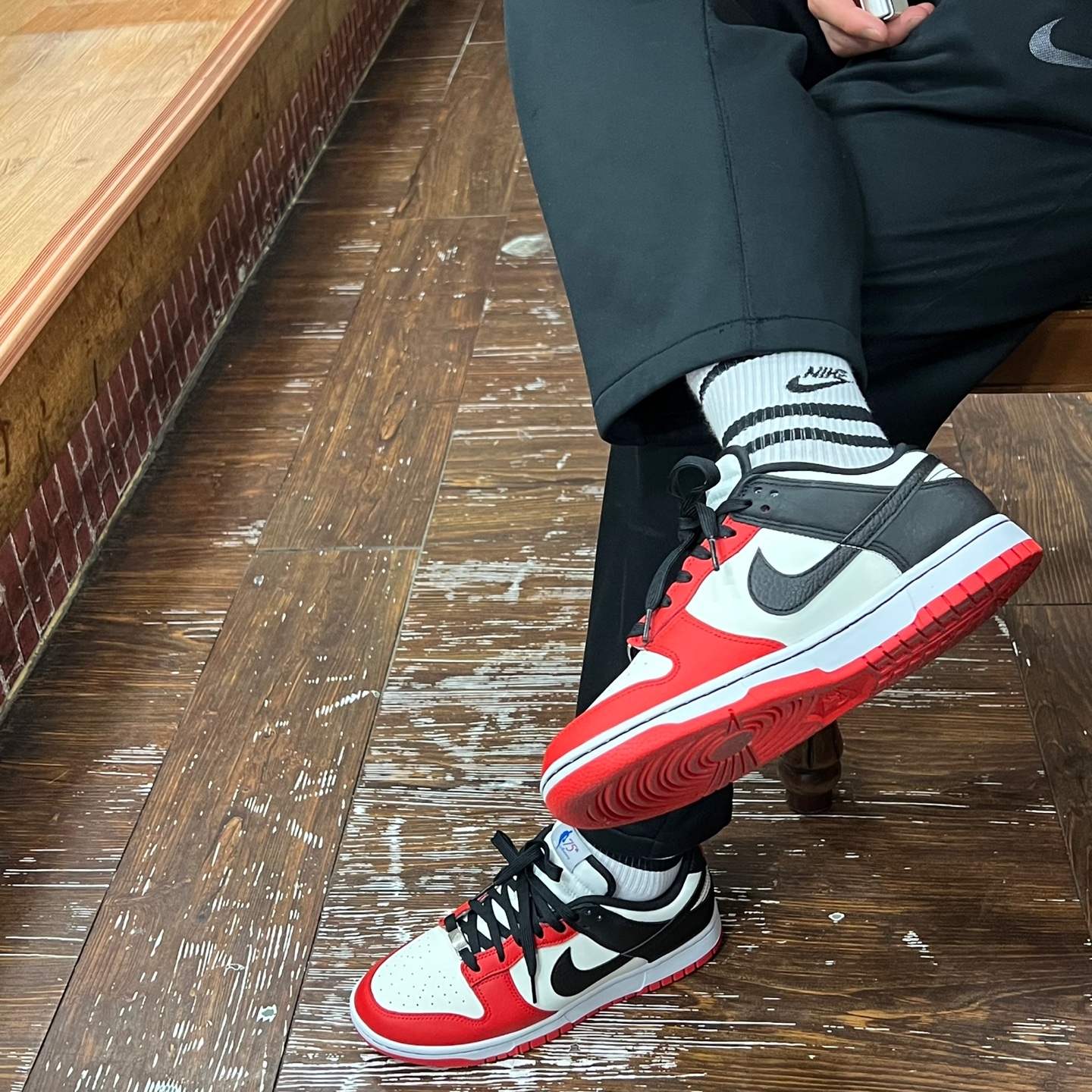 Nike x NBA Dunk Low Retro EMB Black and Chile Red 착용 스타일