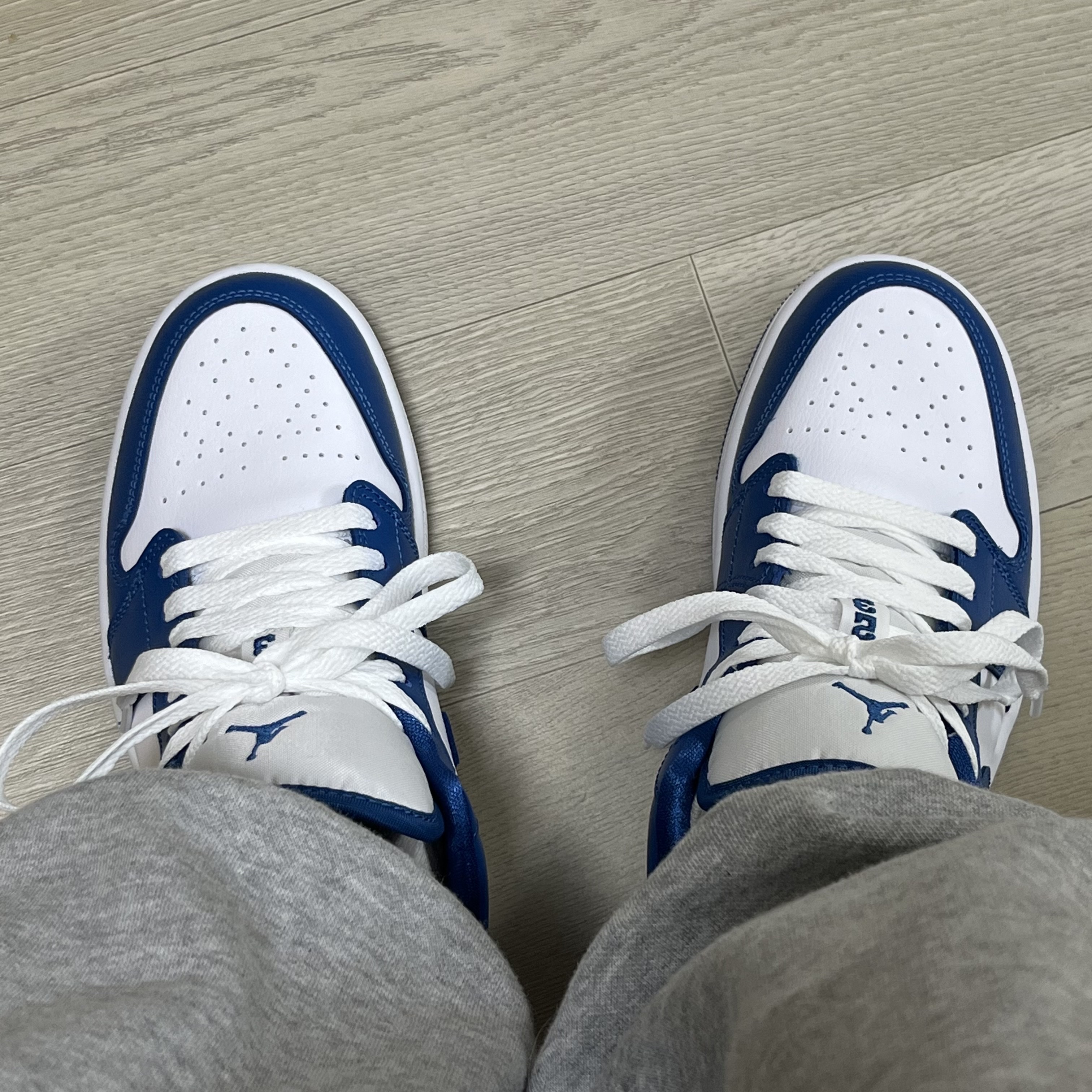 (W) Jordan 1 Low White Dark Marina Blue 착용 스타일 - 4