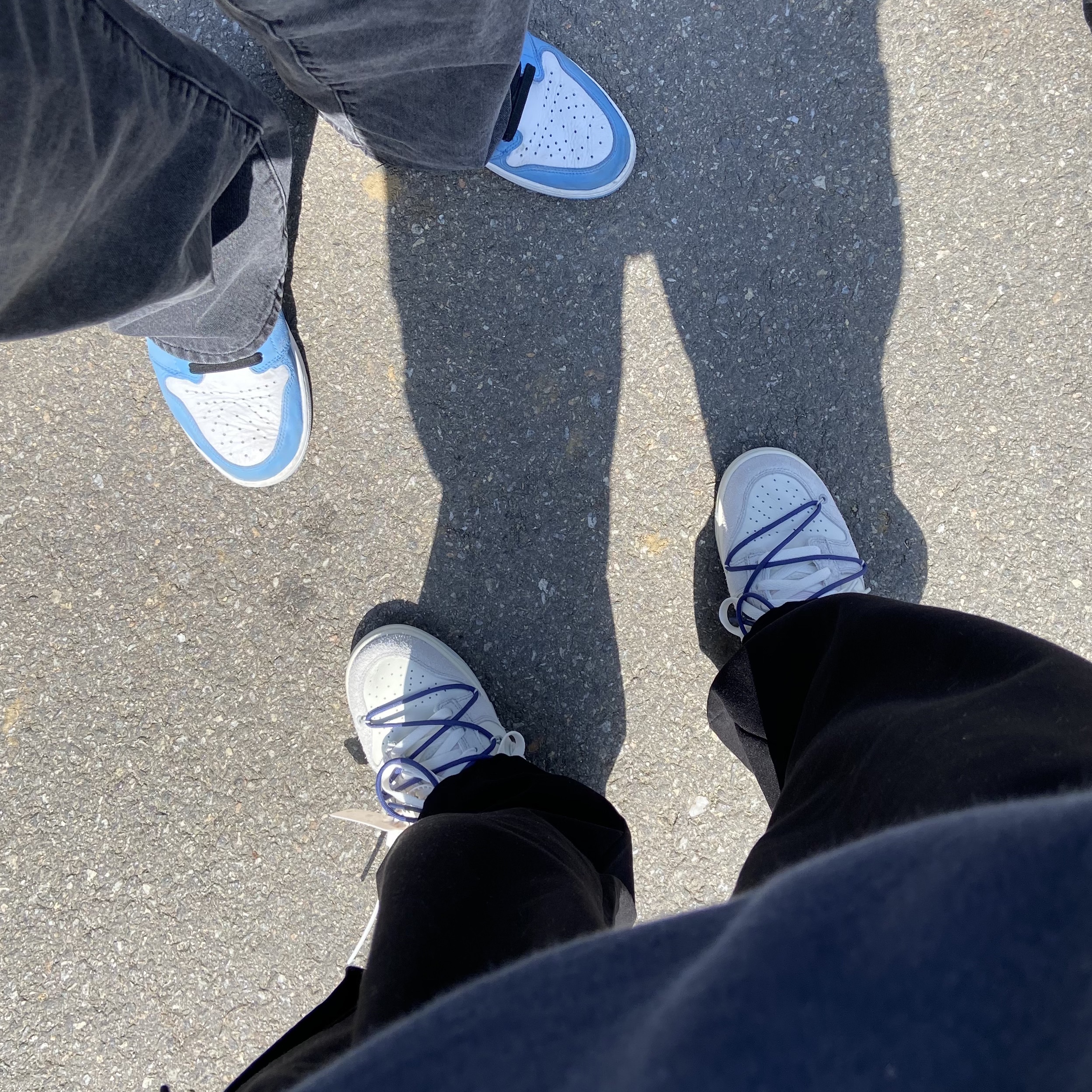 Nike x Off-White Dunk Low The 50 - Lot 18, Jordan 1 Retro High OG University Blue 착용 스타일 - 3