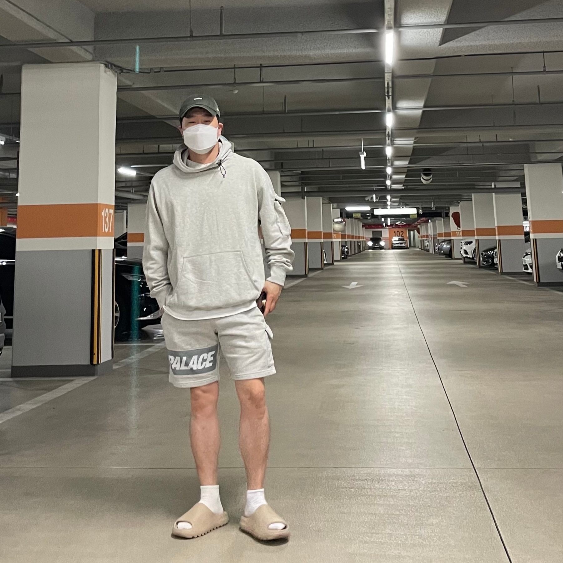 Adidas Yeezy Slide Pure - Re-Release Ver. 착용 스타일