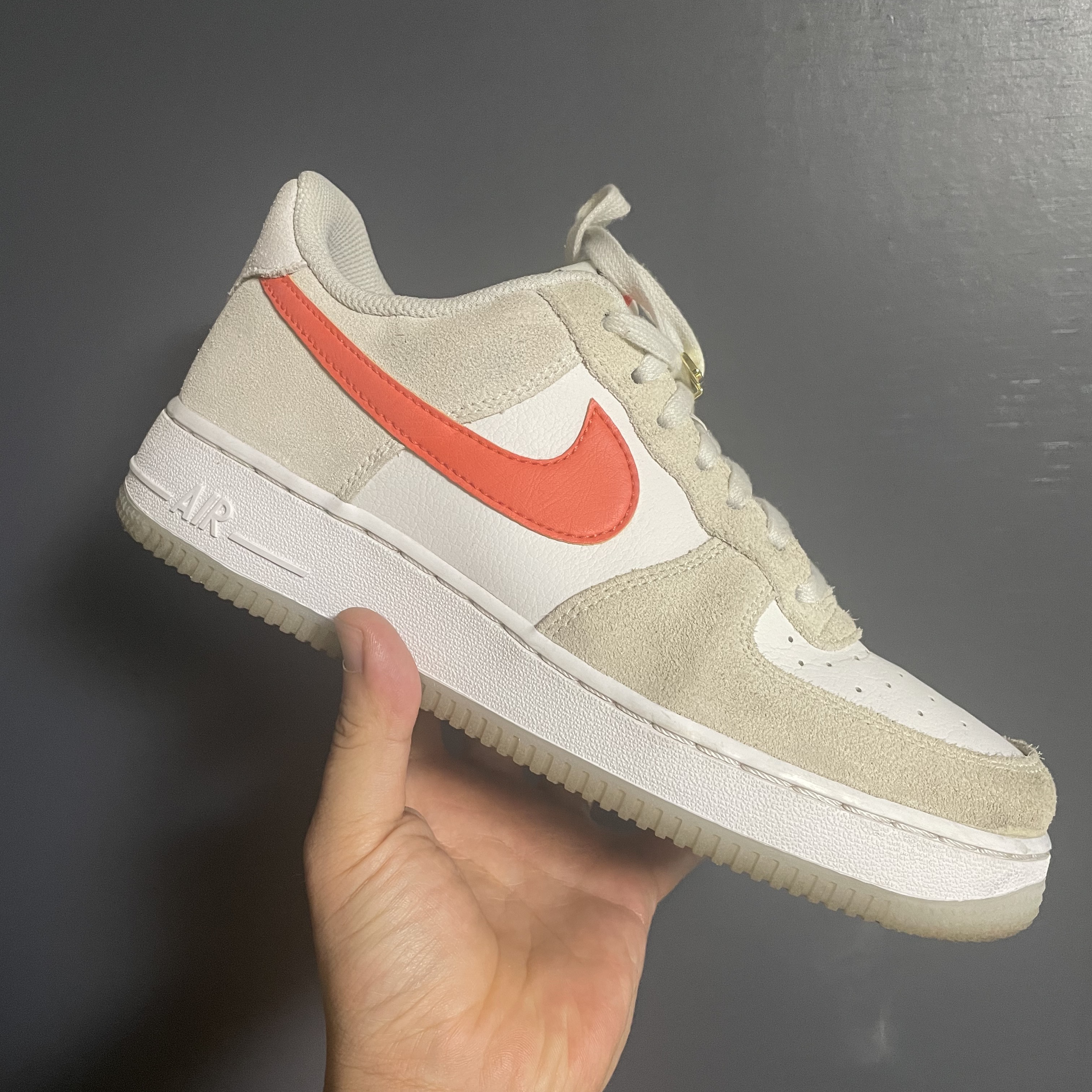 (W) Nike Air Force 1 '07 SE First Use Orange Sail 착용 스타일