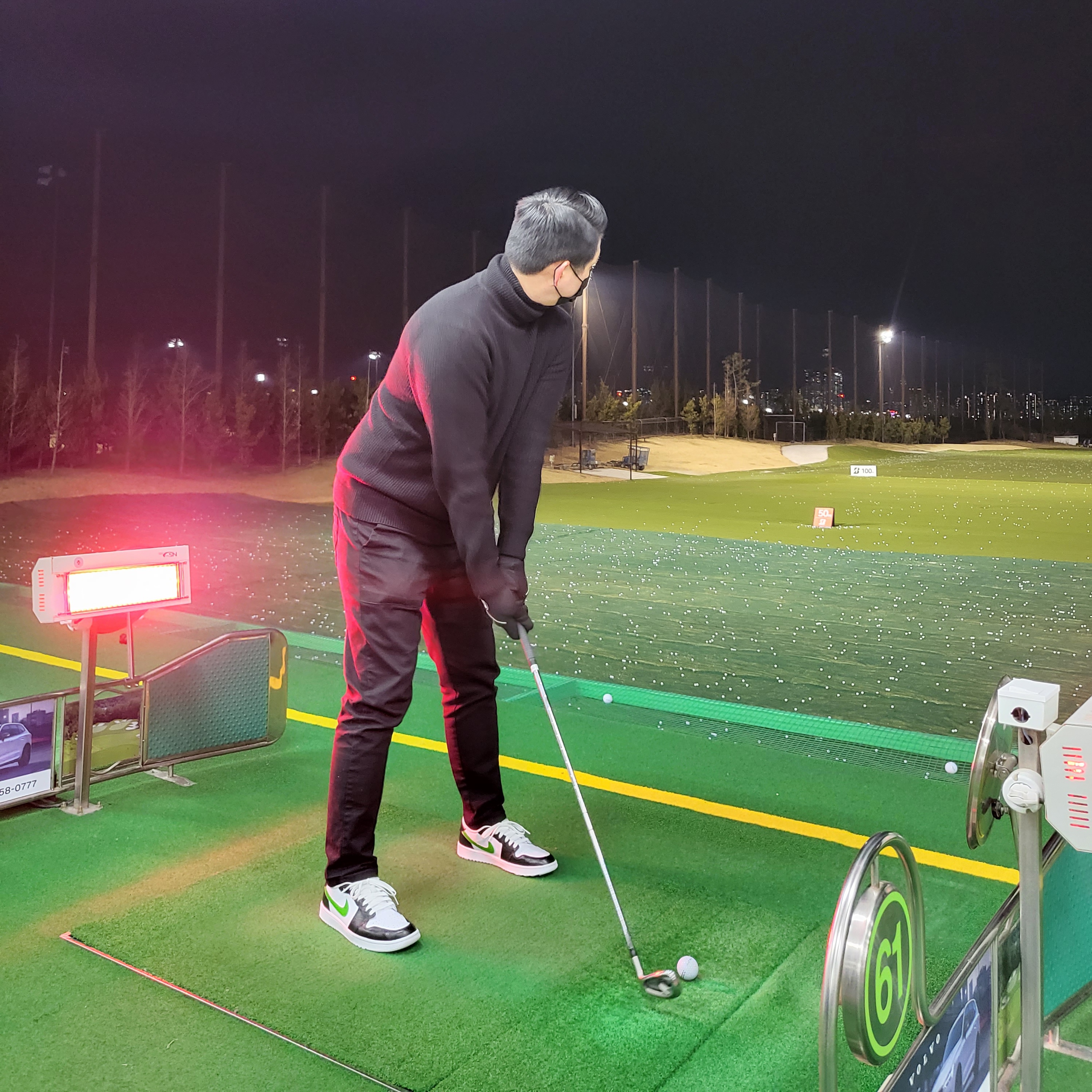 Jordan 1 Low Golf Triple White 착용 스타일 - 1