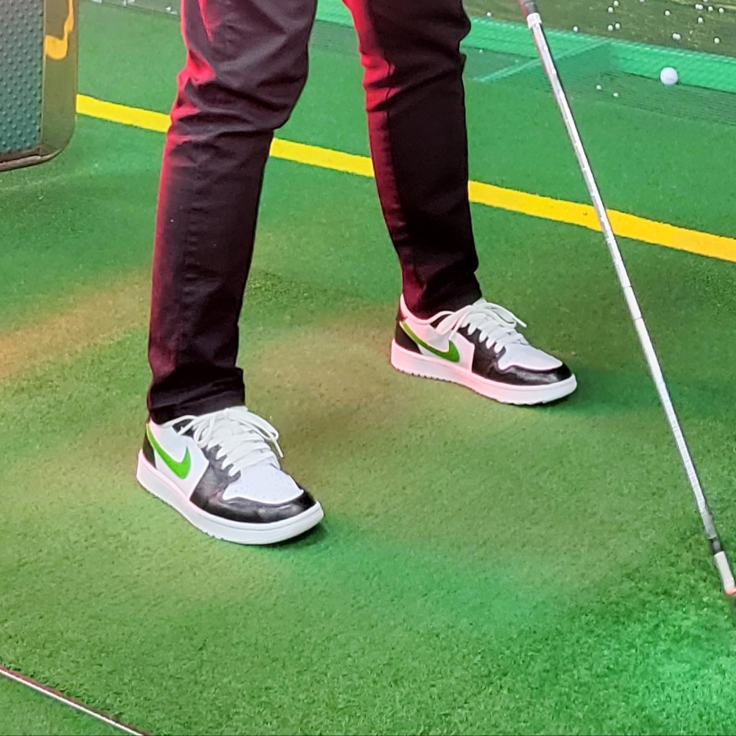 Jordan 1 Low Golf Triple White 착용 스타일 - 2