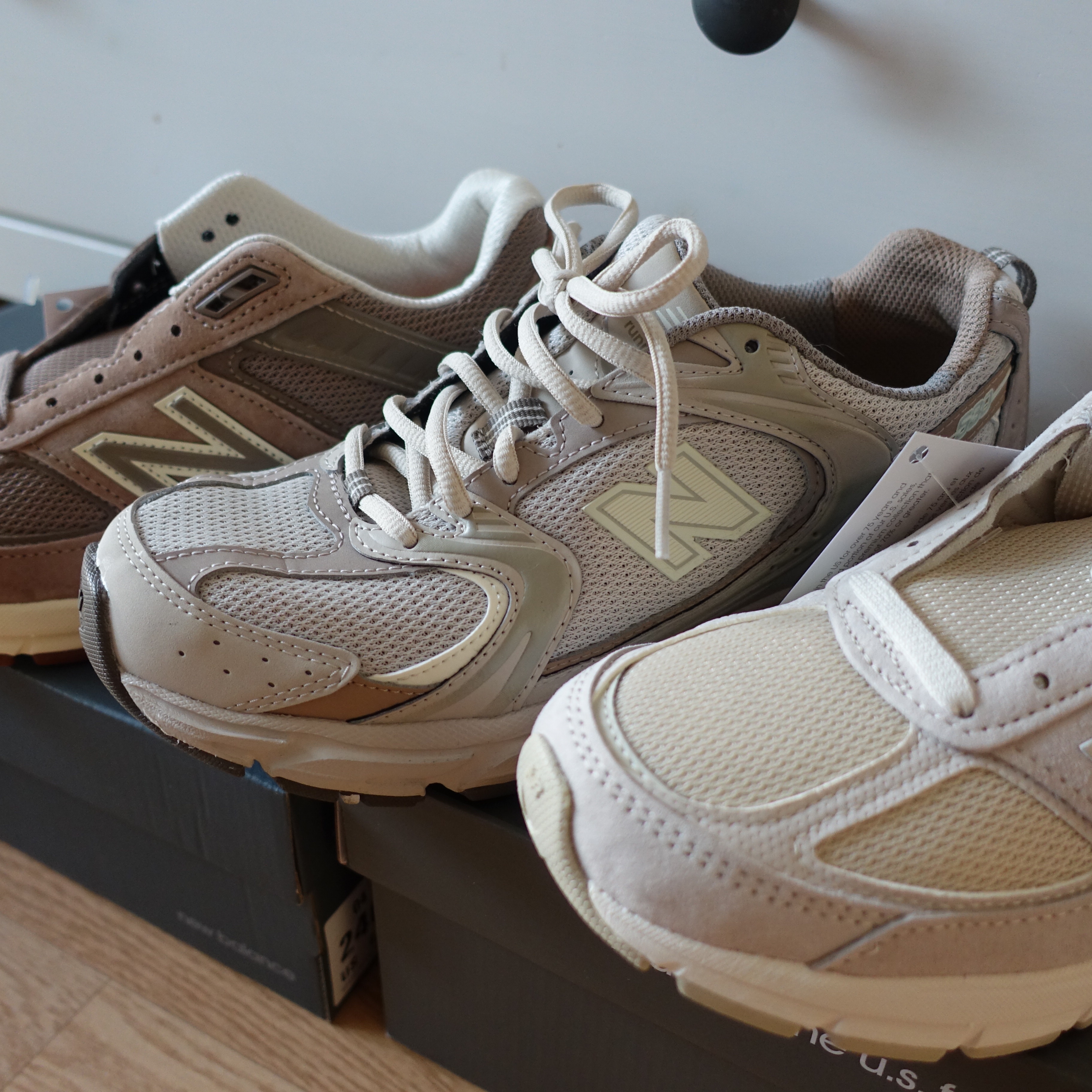 New Balance x Slow Steady Club 990v5 Made in USA Brown, New Balance 530 Mars 착용 스타일 - 3
