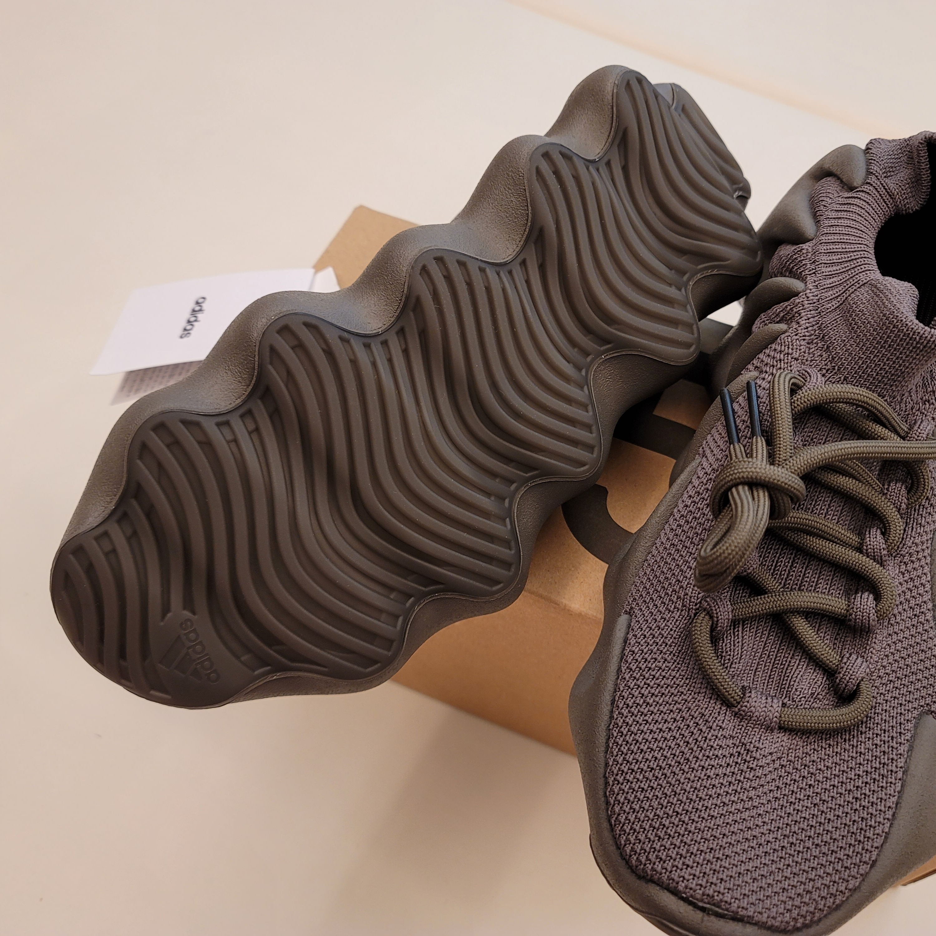Adidas Yeezy 450 Cinder 착용 스타일 - 5