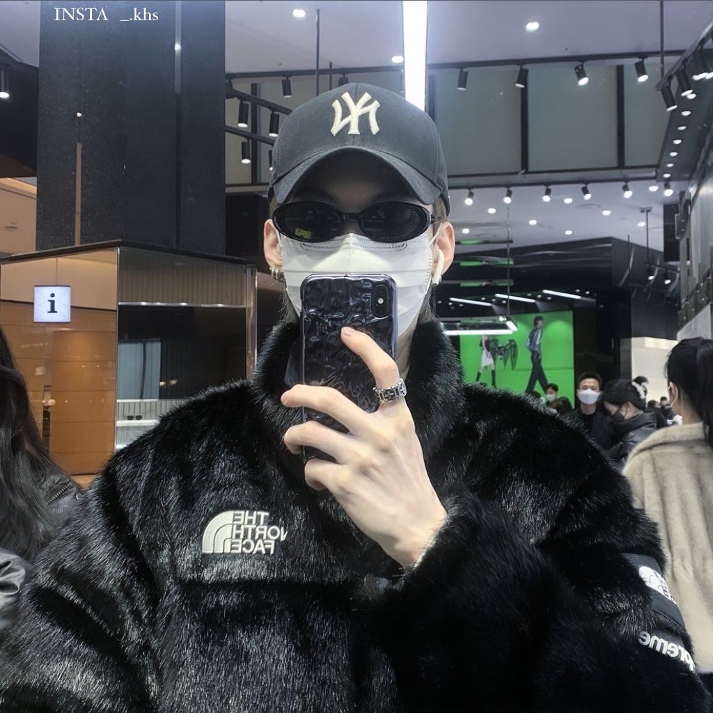 Supreme x The North Face Faux Fur Nuptse Jacket Black - 20FW 착용 스타일