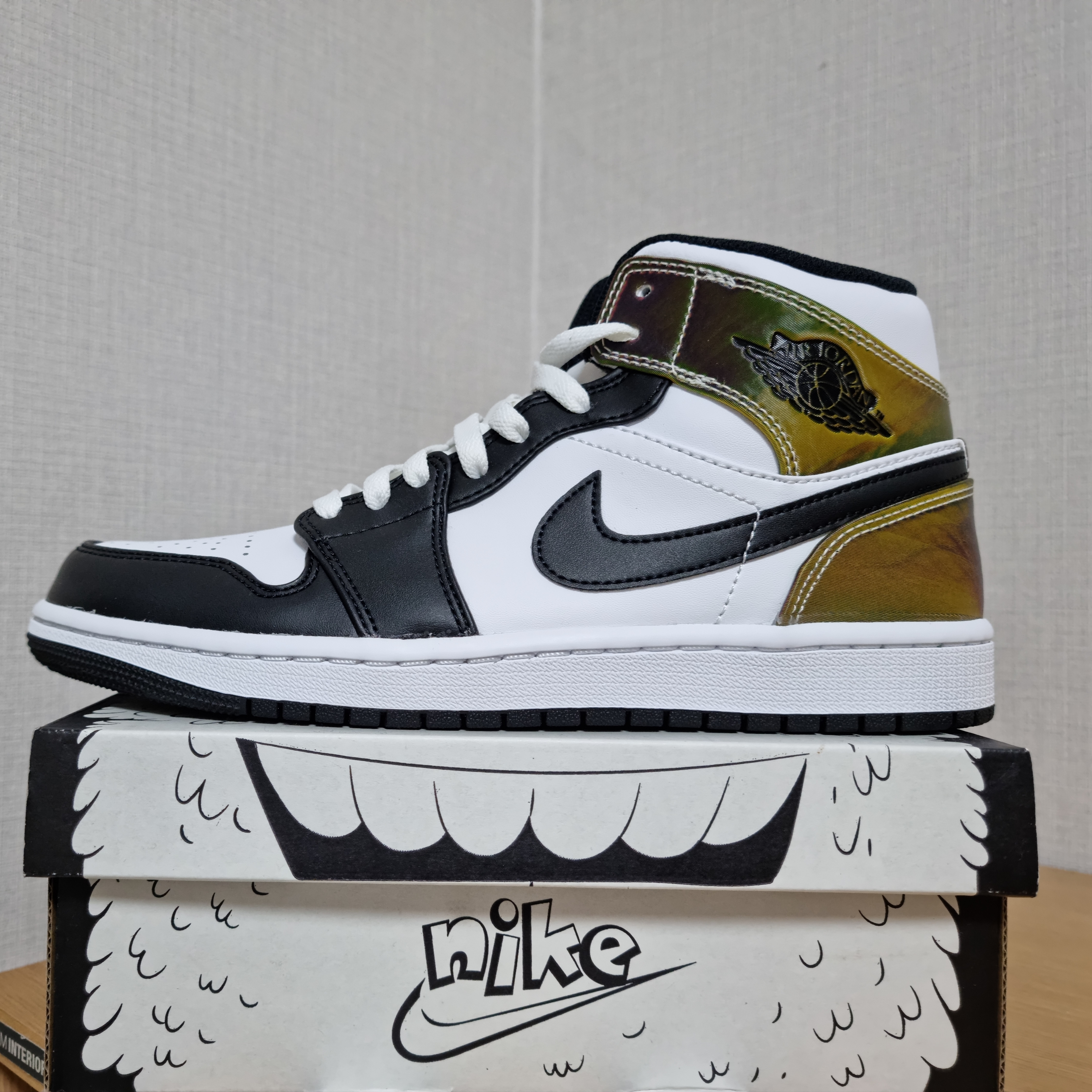 Jordan 1 Mid SE Heat Reactive 착용 스타일