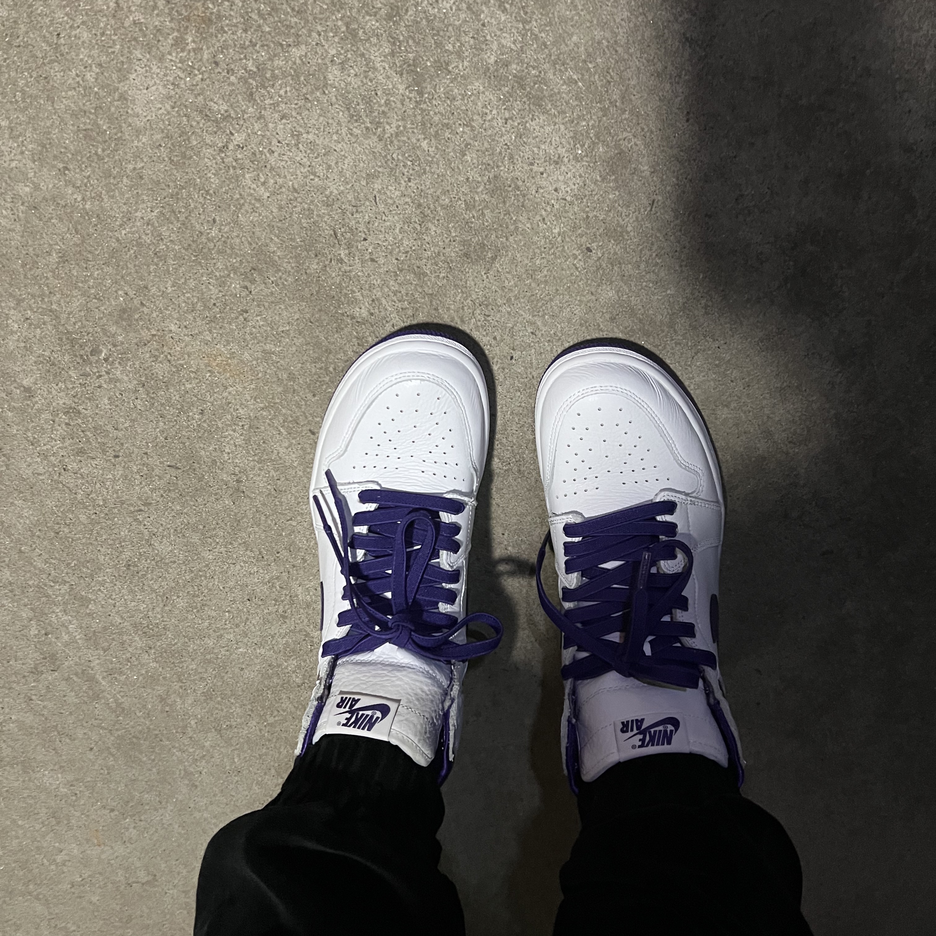 (W) Jordan 1 High OG Court Purple 착용 스타일 - 3